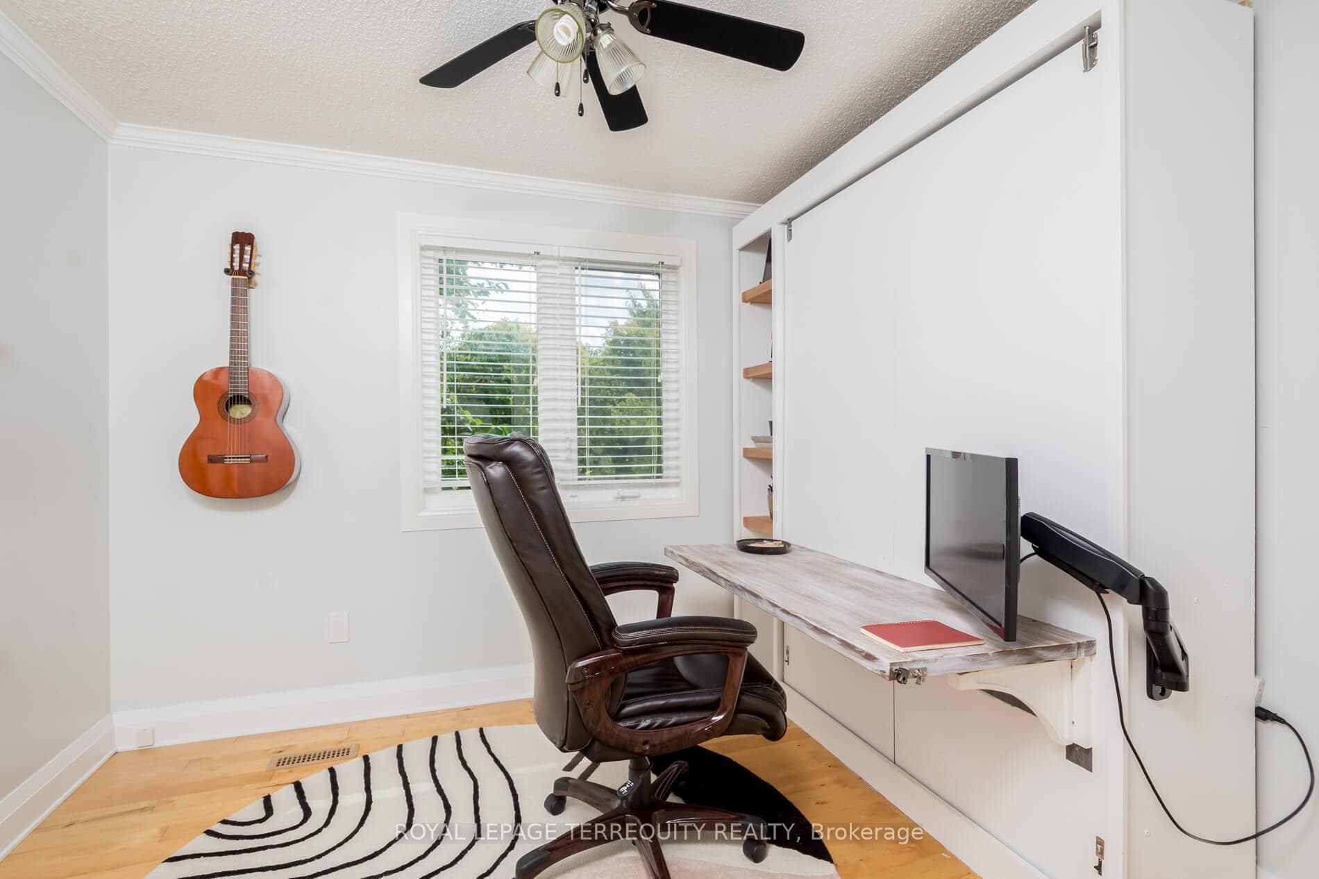 290 Manchester Drive photo 16