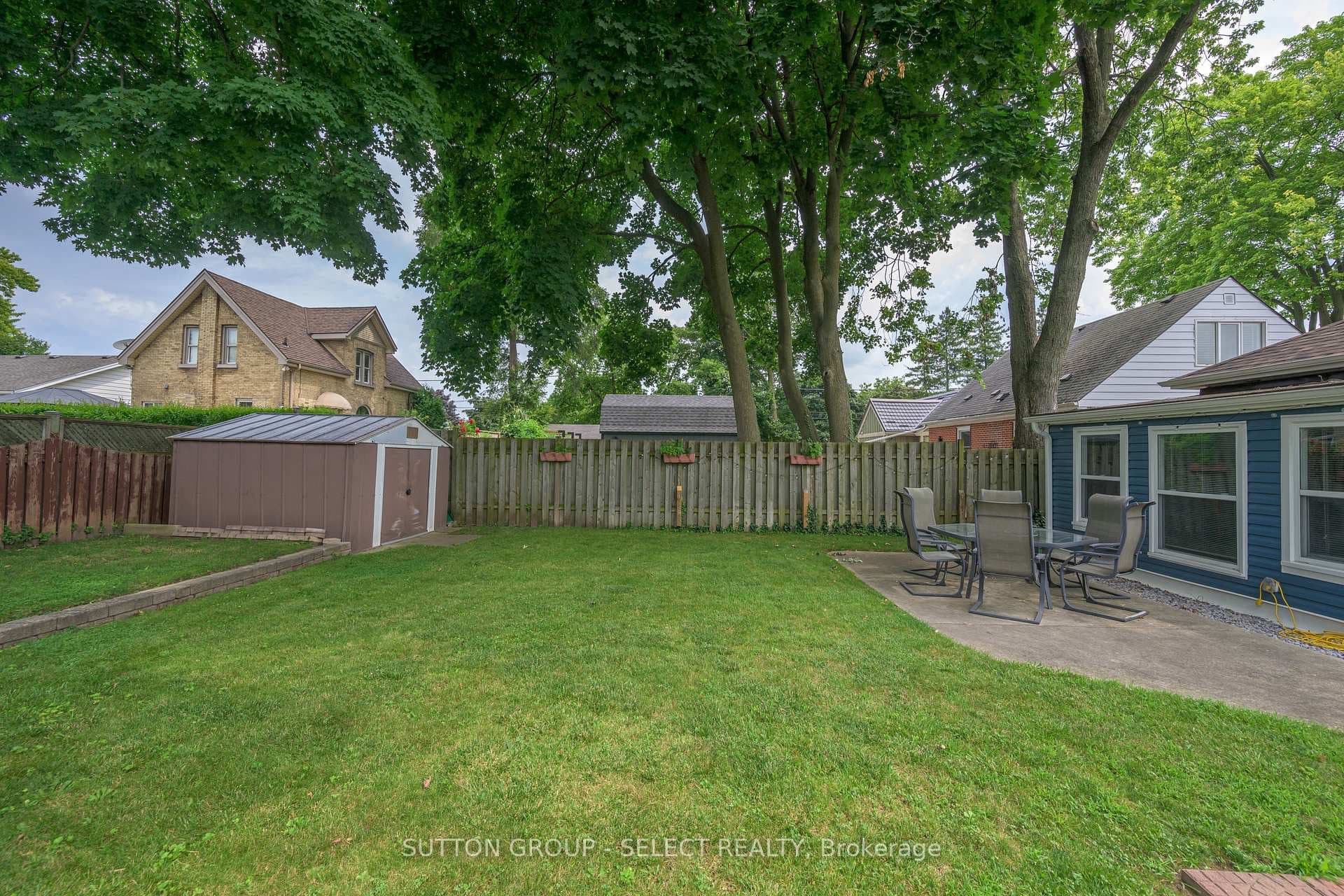 740 Grosvenor Street photo 30