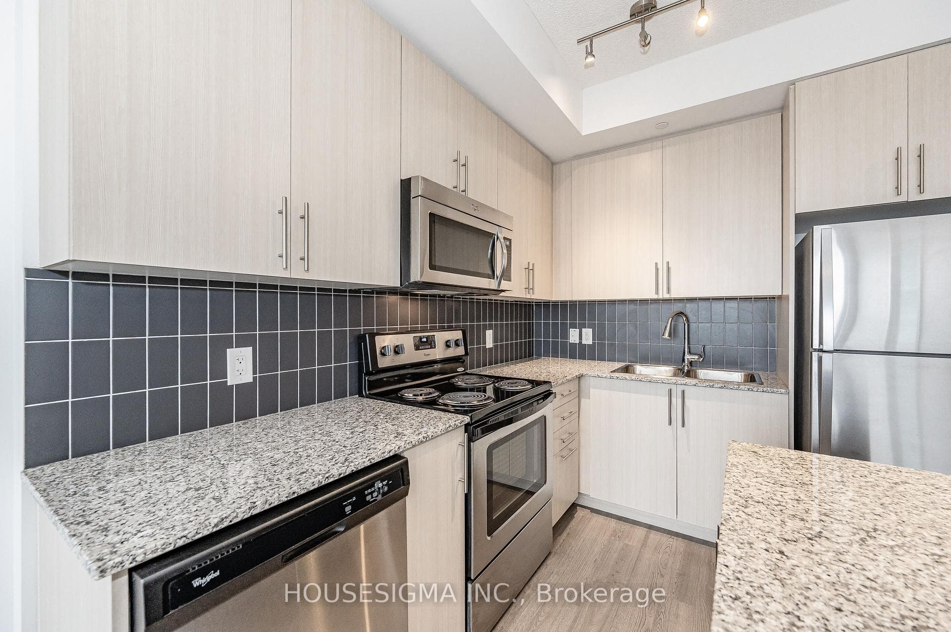 85 Duke Street Unit 412 photo 14