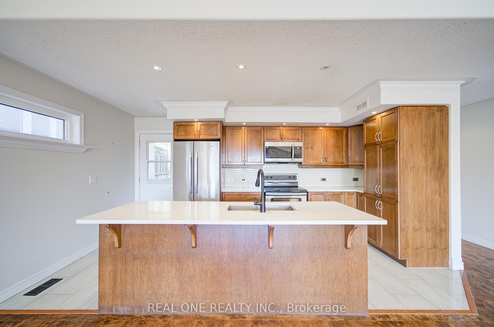 105 Milroy Drive photo 10