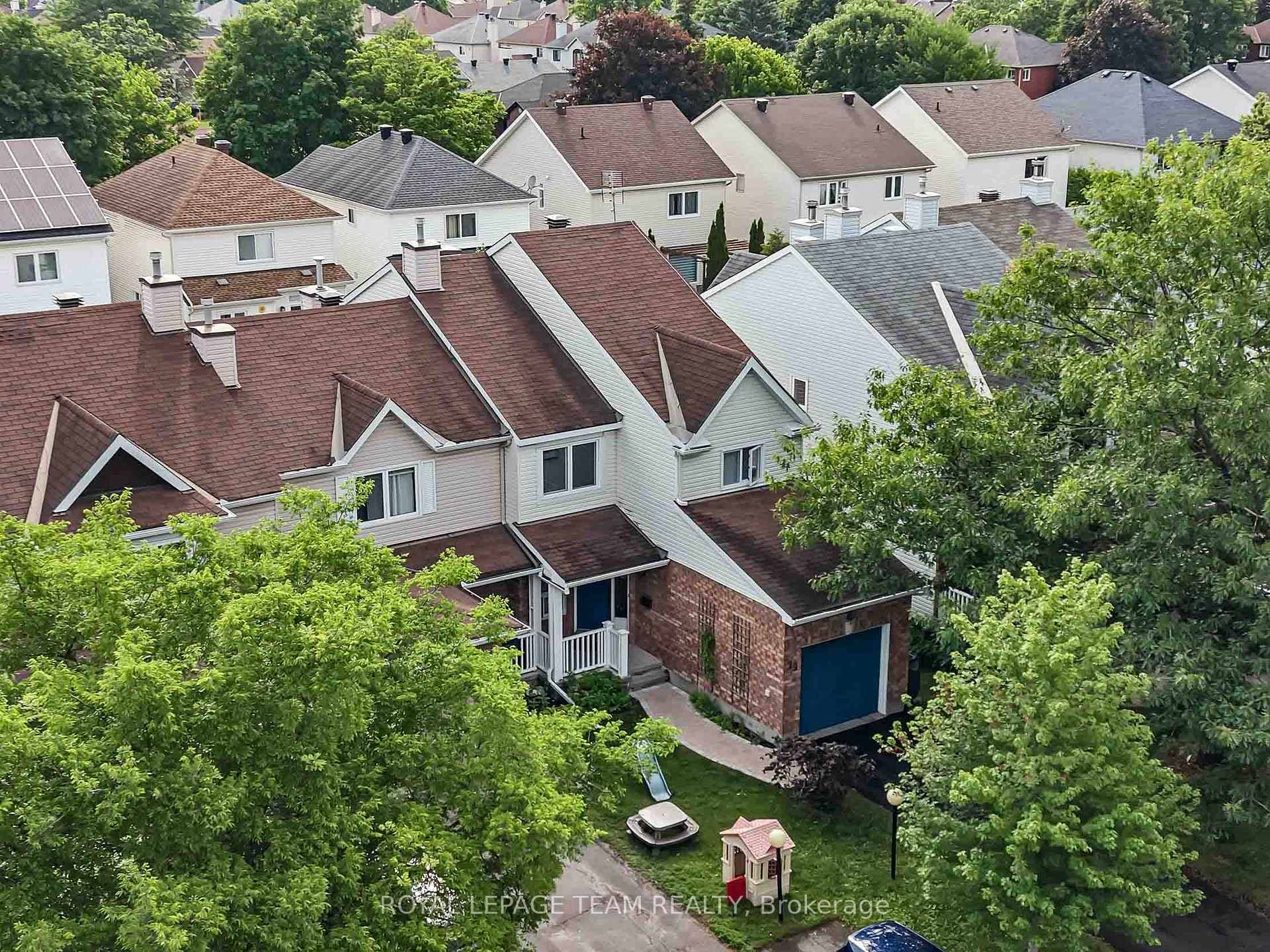 23 Roblyn Way photo 40