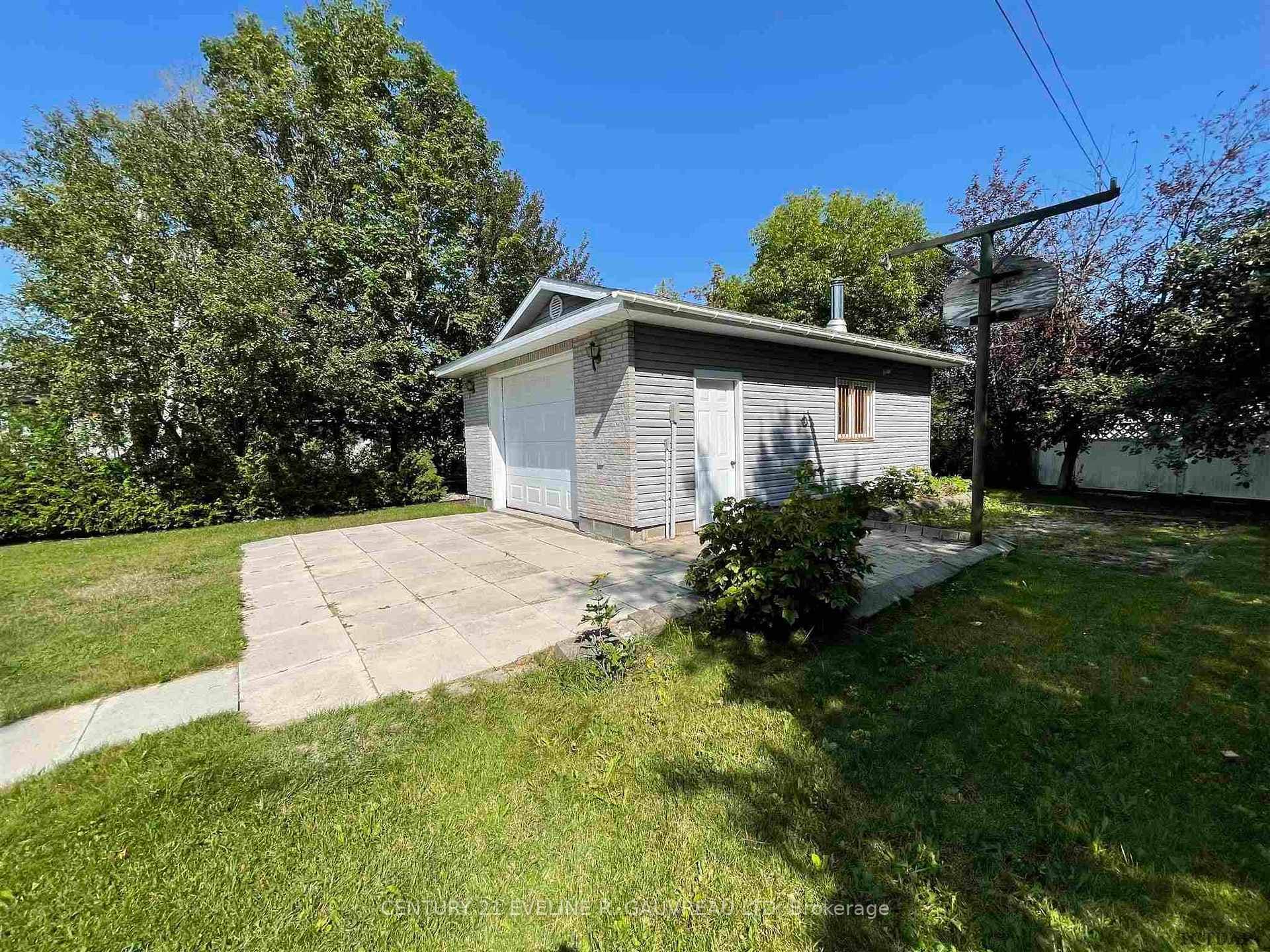 253 Crystal Crescent photo 13