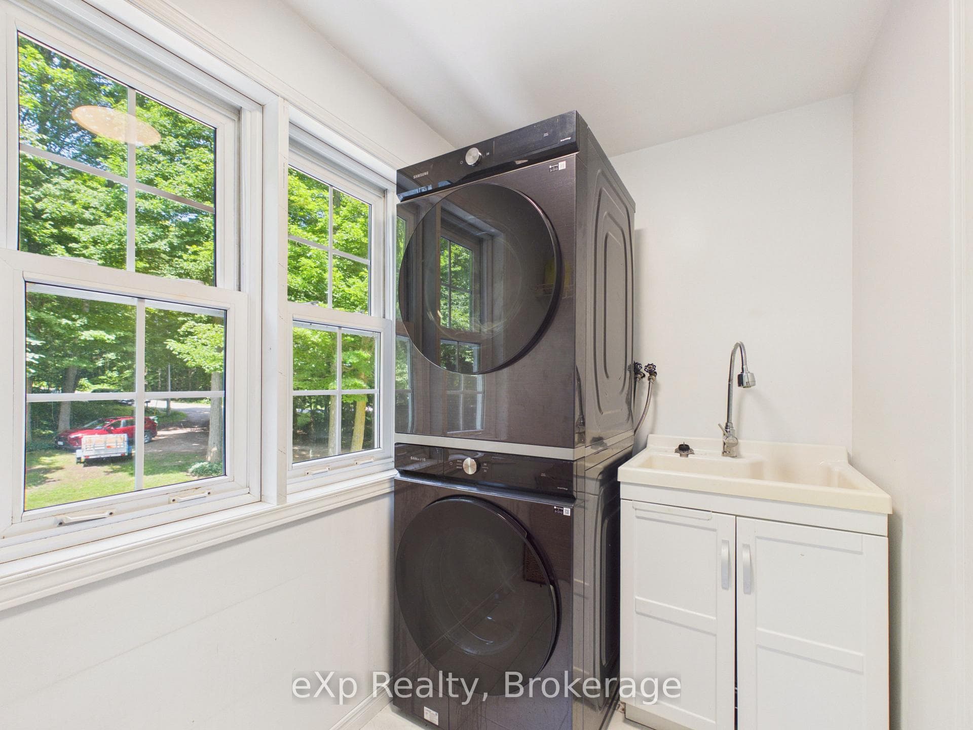 20 Highland Crescent photo 27