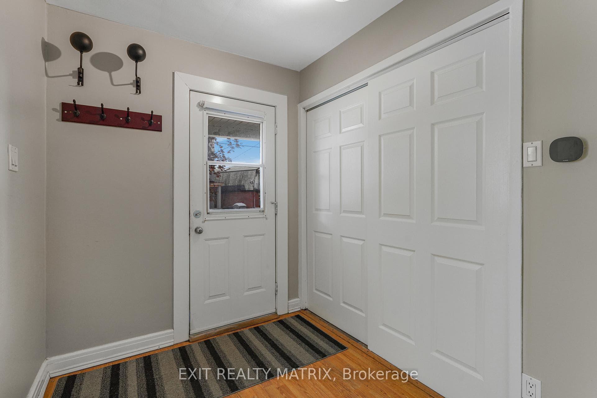 261 Montfort Street photo 4