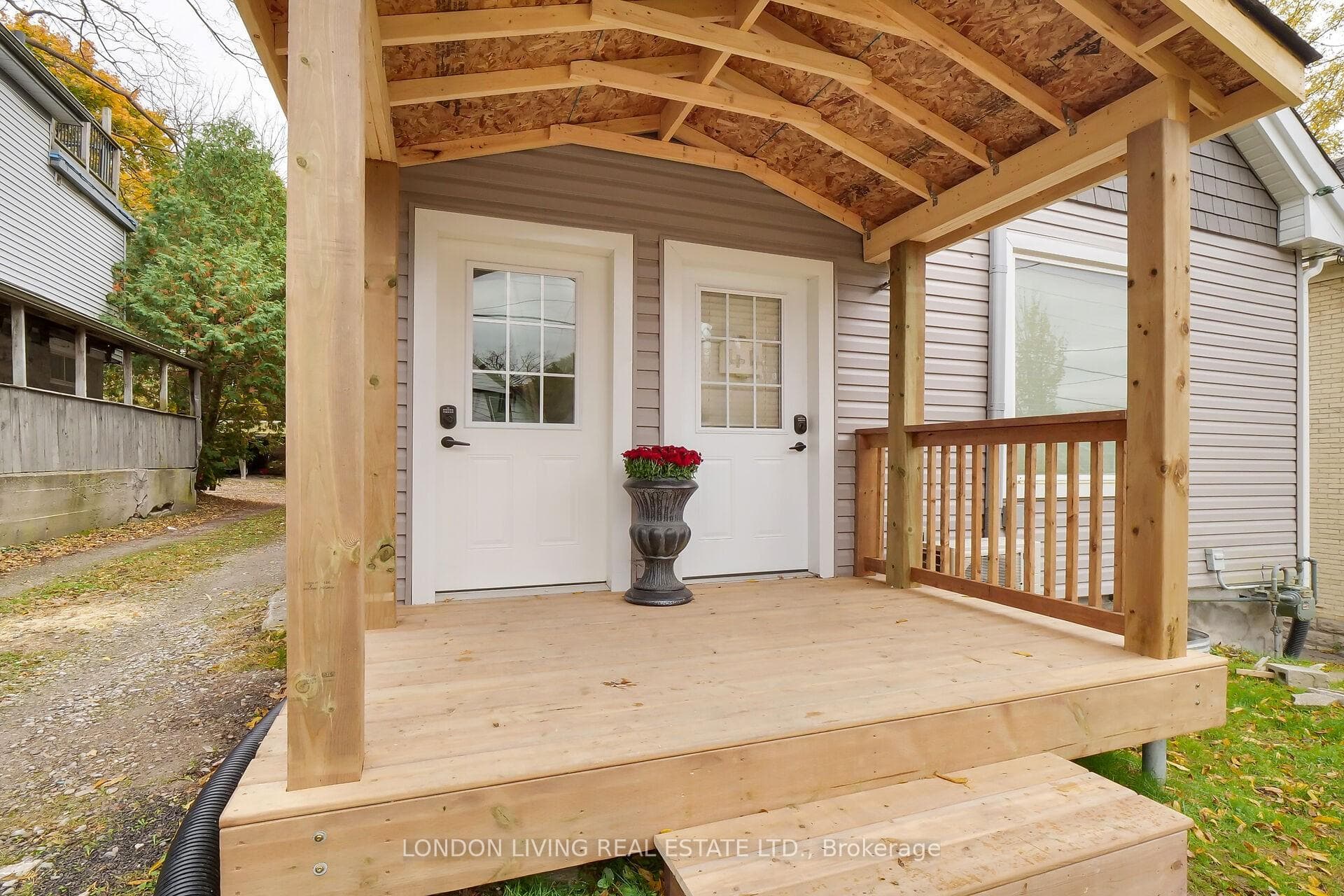 44 Springbank Drive photo 2
