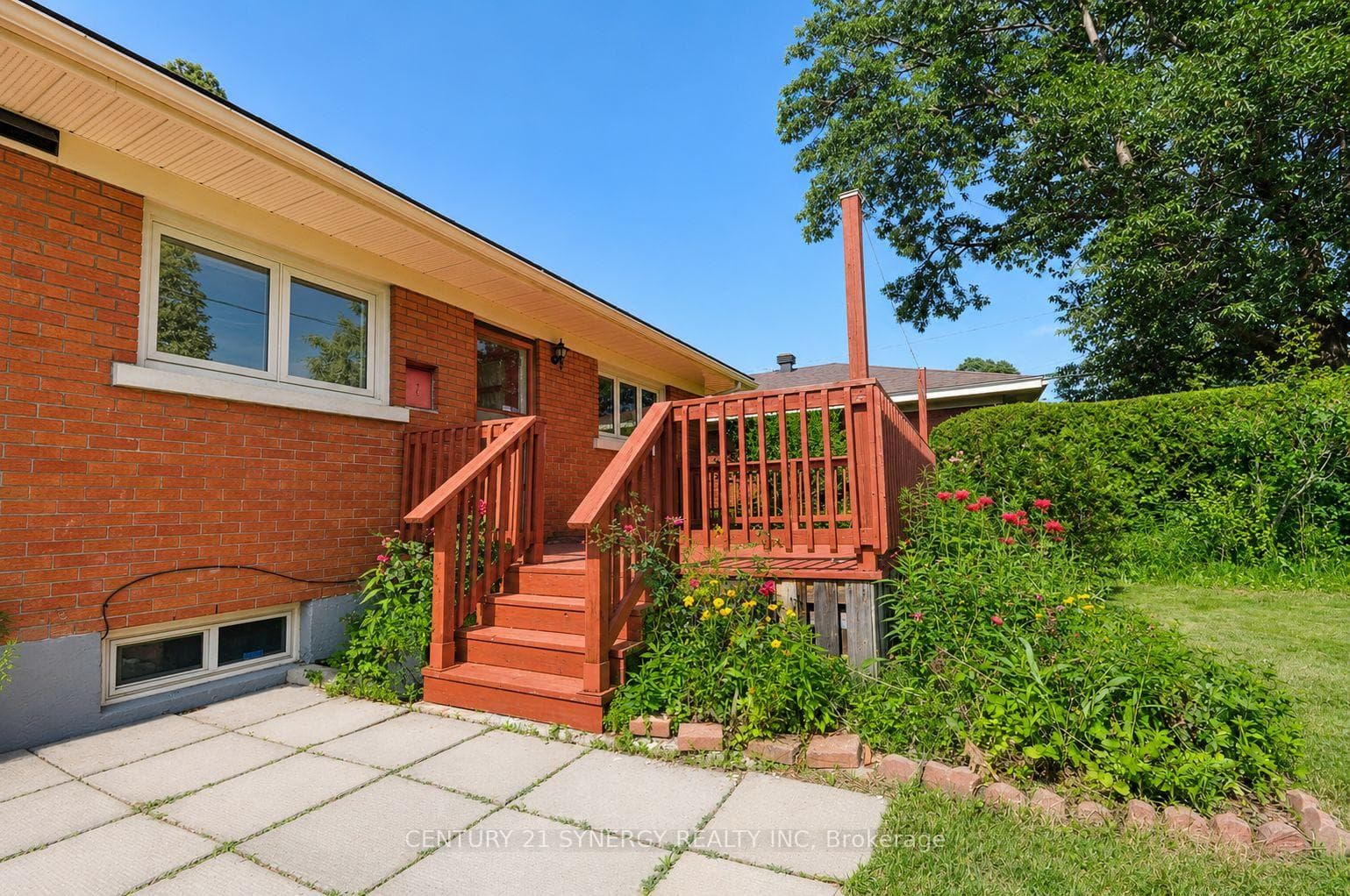 2148 Iris Street photo 2
