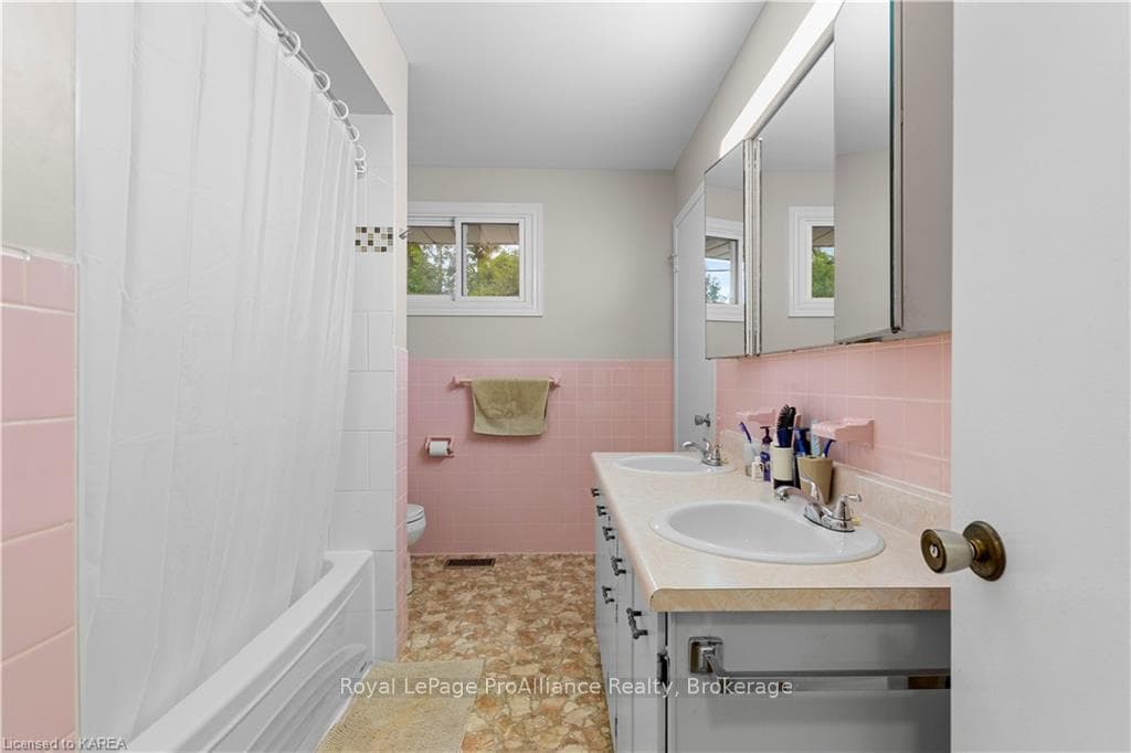 263 CHELSEA Road photo 18