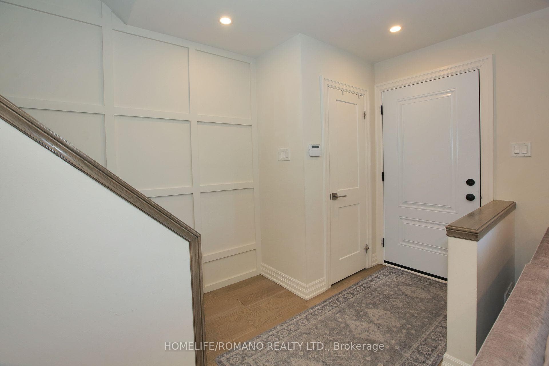 72 Deverell Crescent photo 2