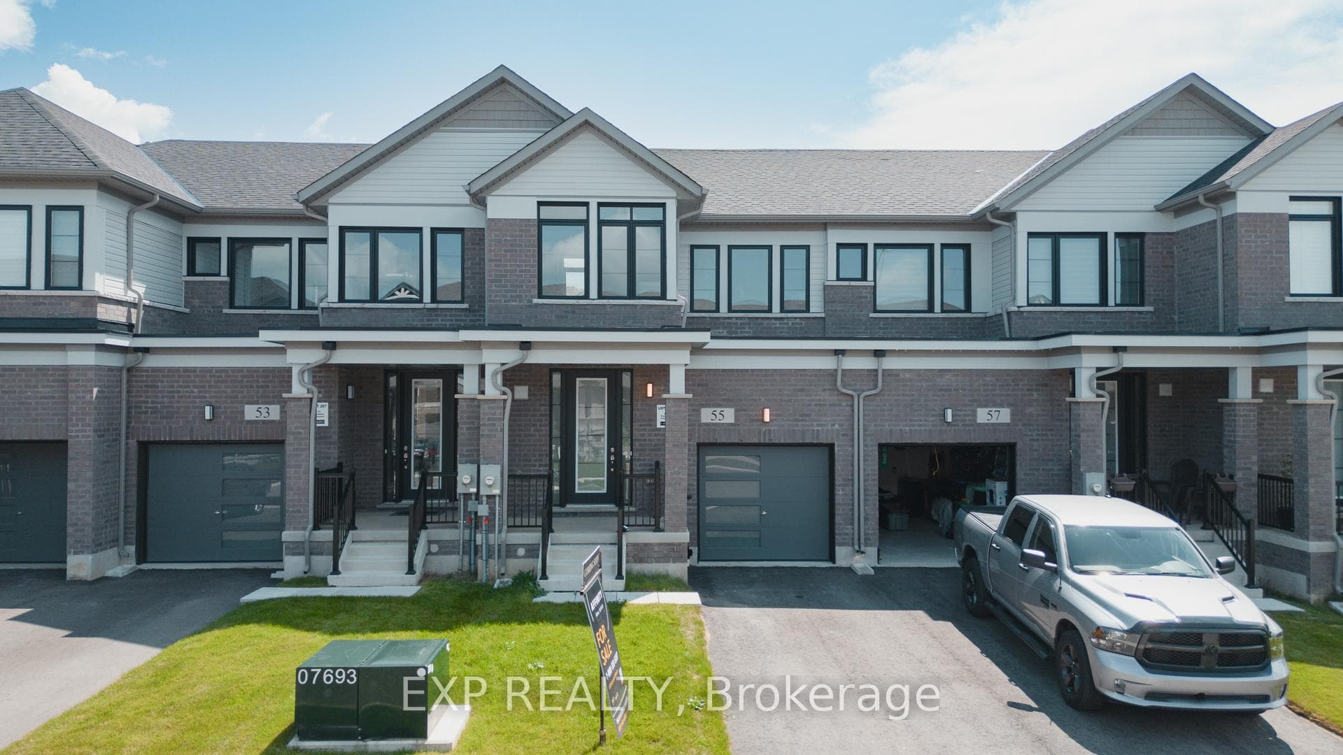 55 Freedom Crescent photo 1