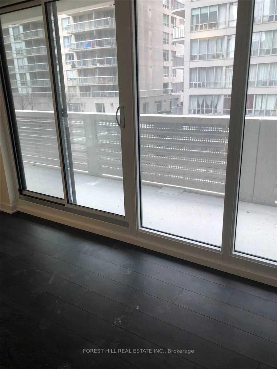 2221 Yonge Street Unit 302 photo 7