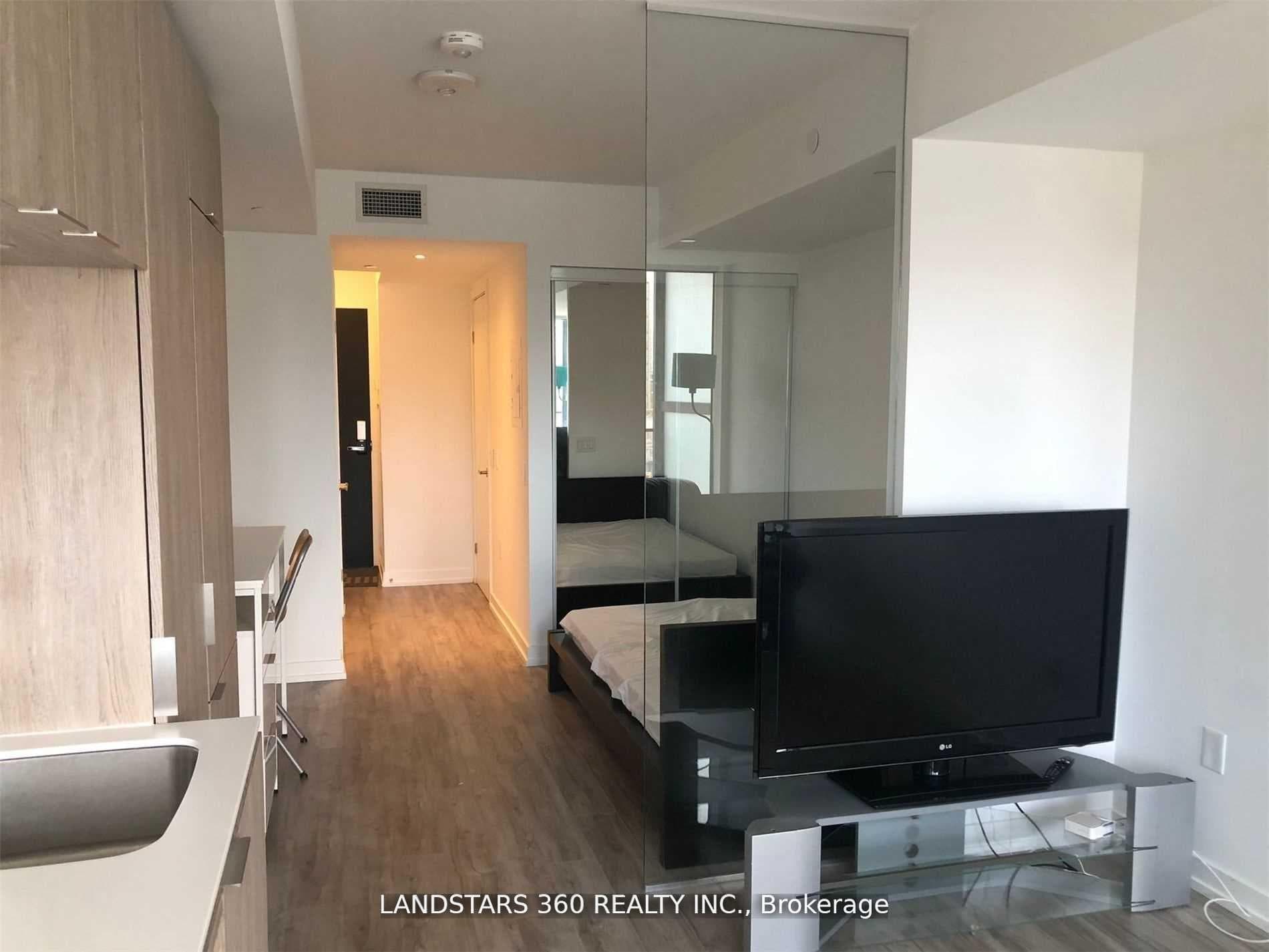 77 Shuter Street Unit 609 photo 8