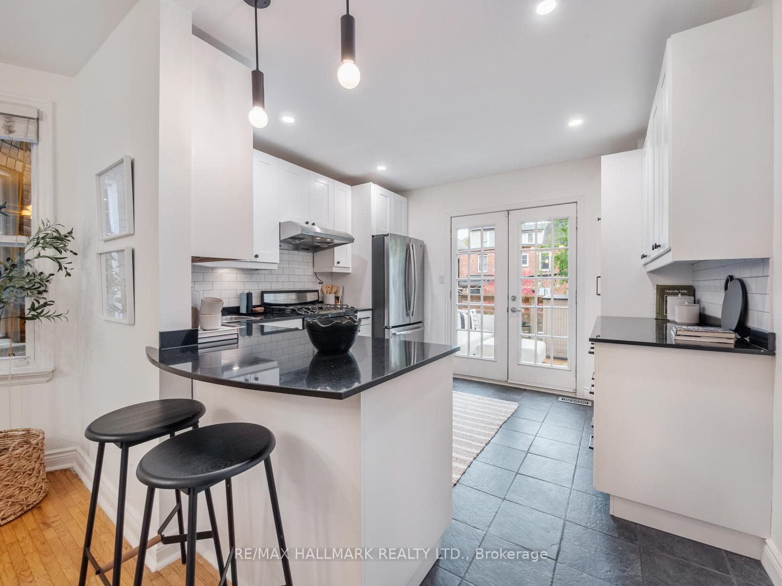 31 Tennis Crescent photo 11