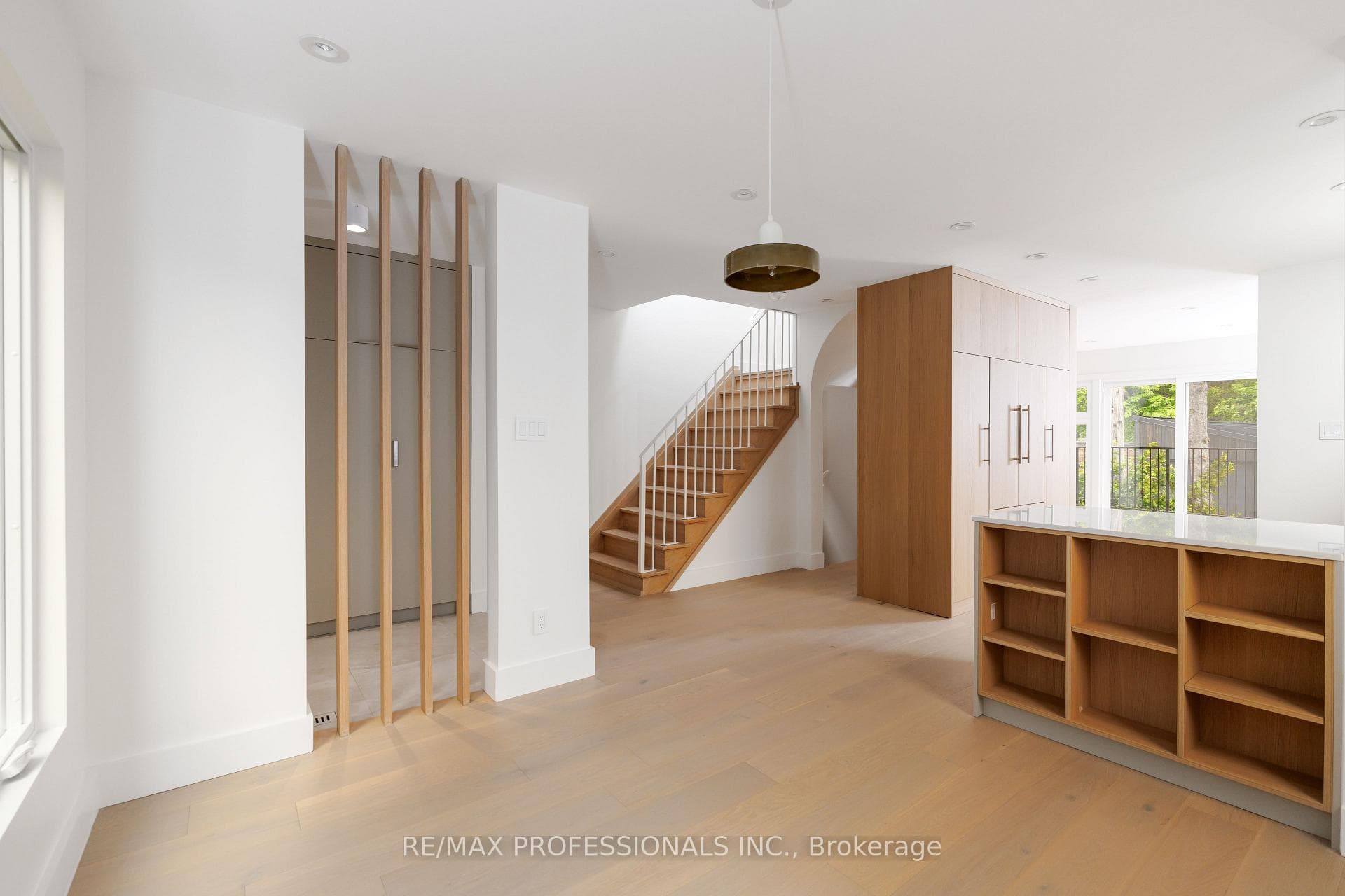 19 Arnold Avenue photo 5