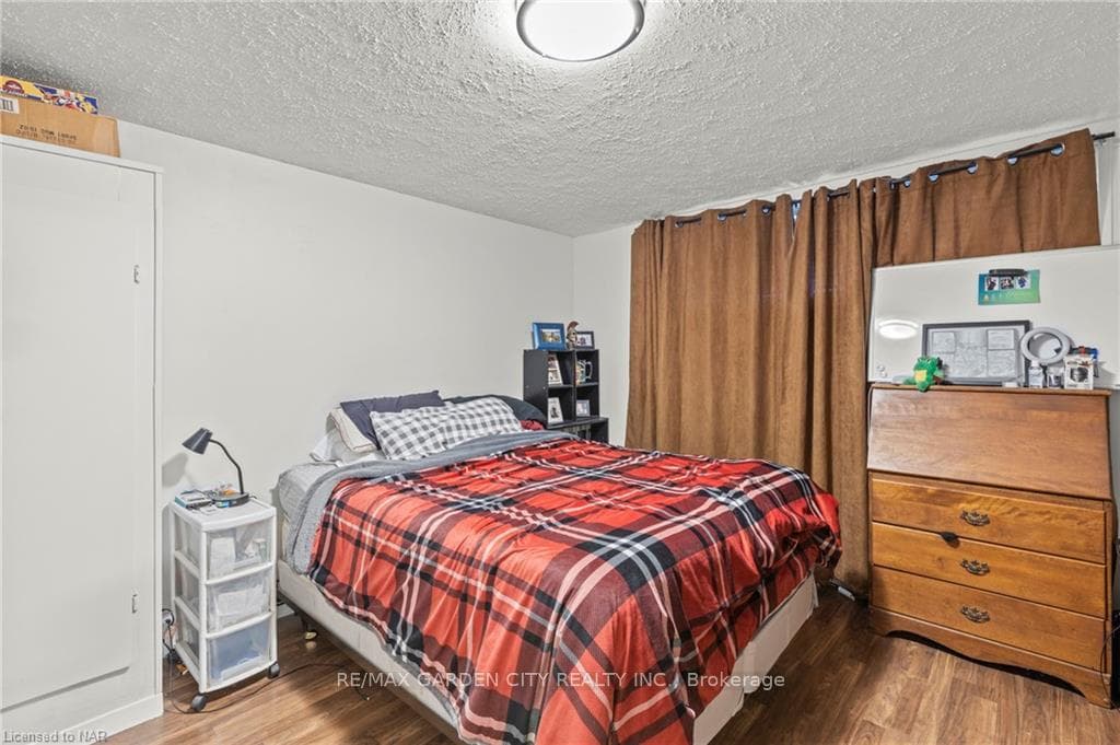 475 Bunting Road photo 18