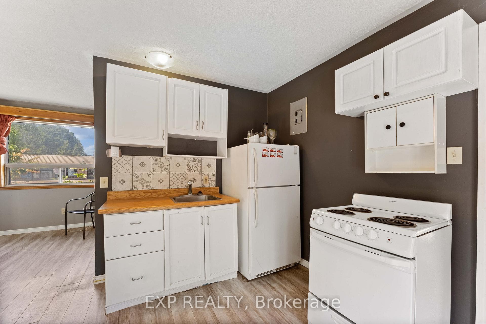 21082 Dalton Road photo 12