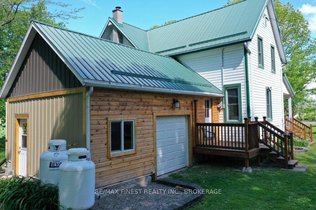 697 Warburton Road photo 2