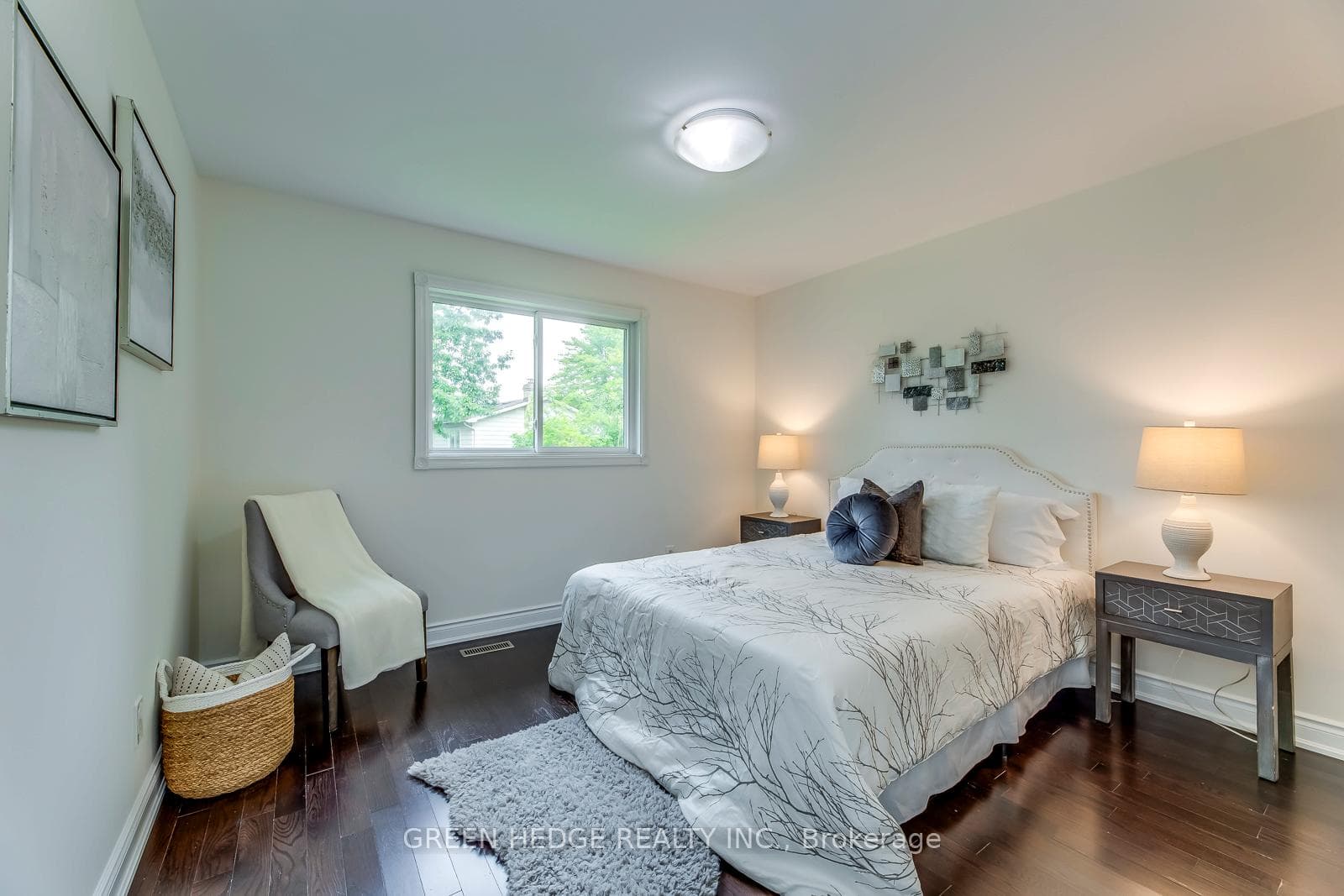 2584 Kinnerton Crescent photo 13