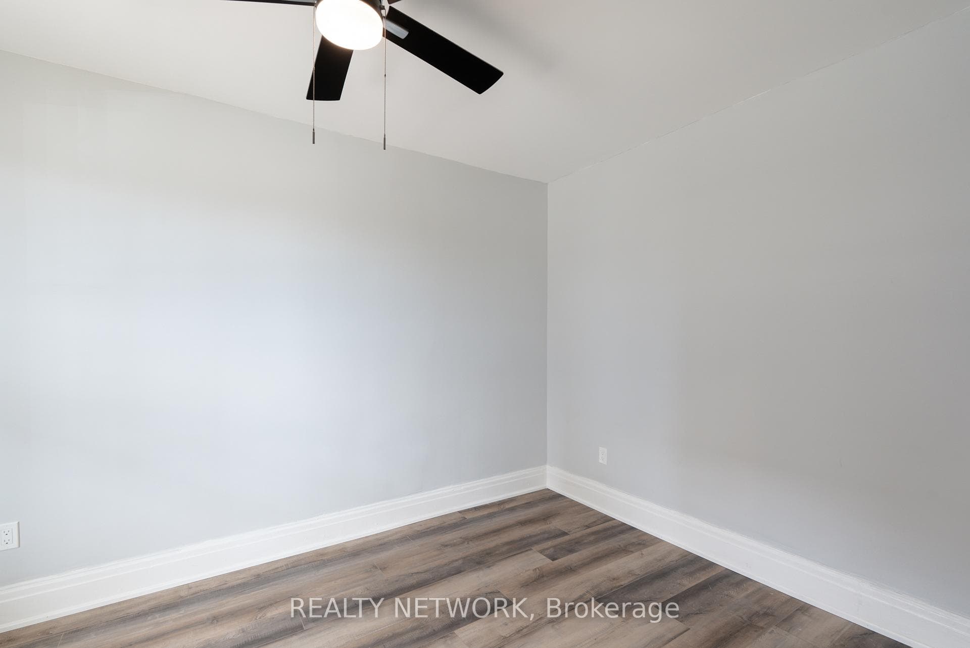 189 Britannia Avenue photo 13