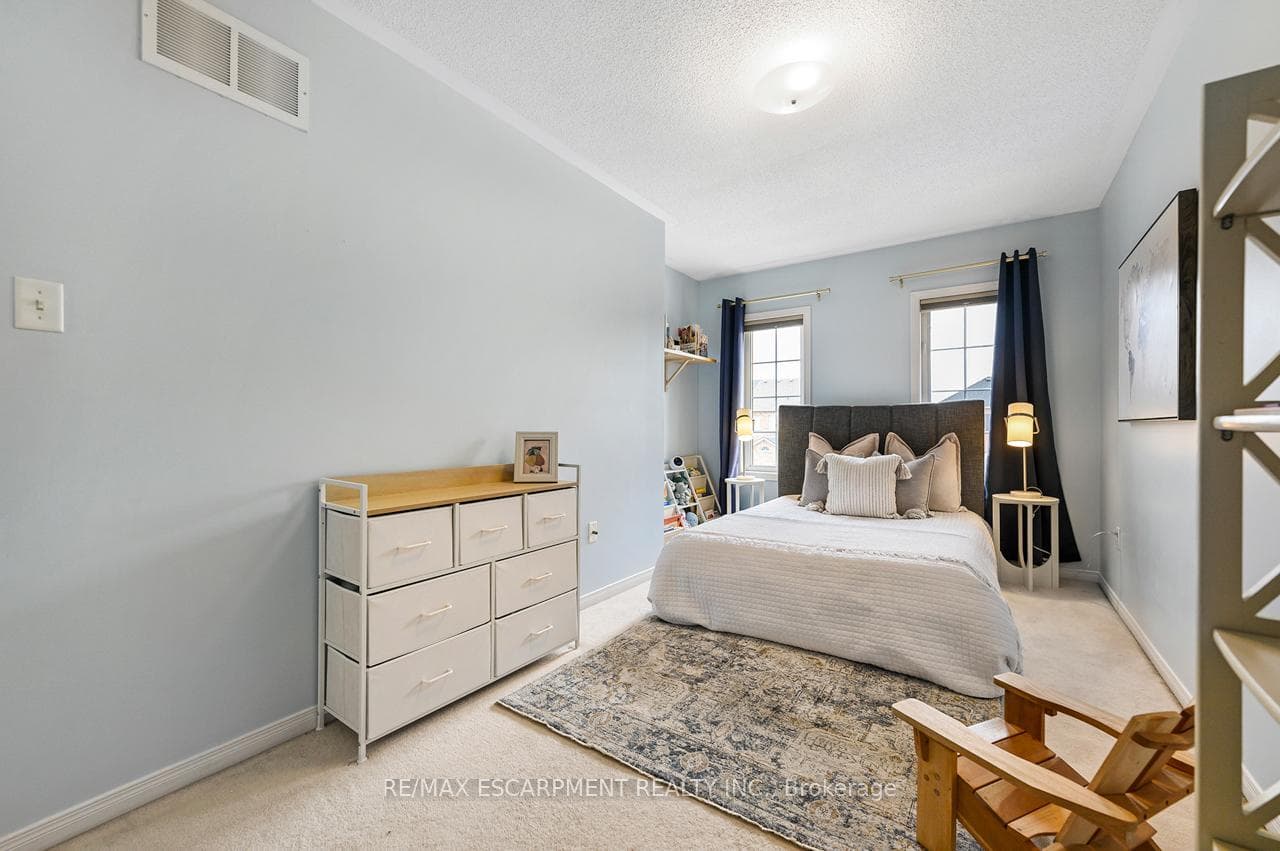 1815 Cobra Crescent photo 25
