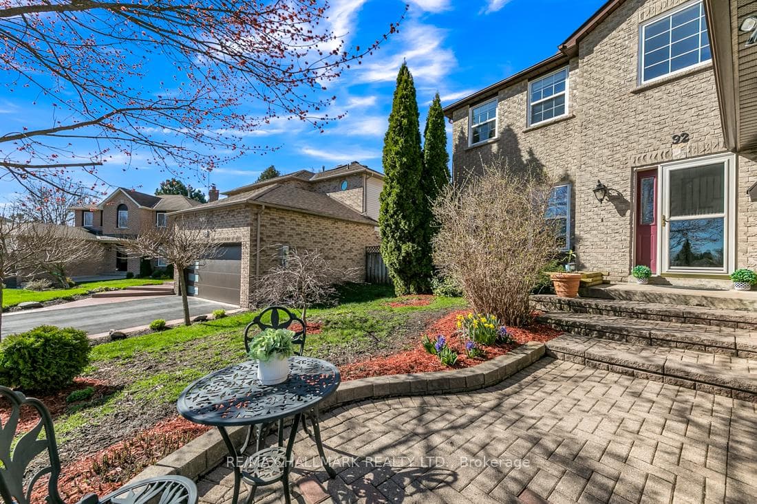92 Grant Blight Crescent photo 2