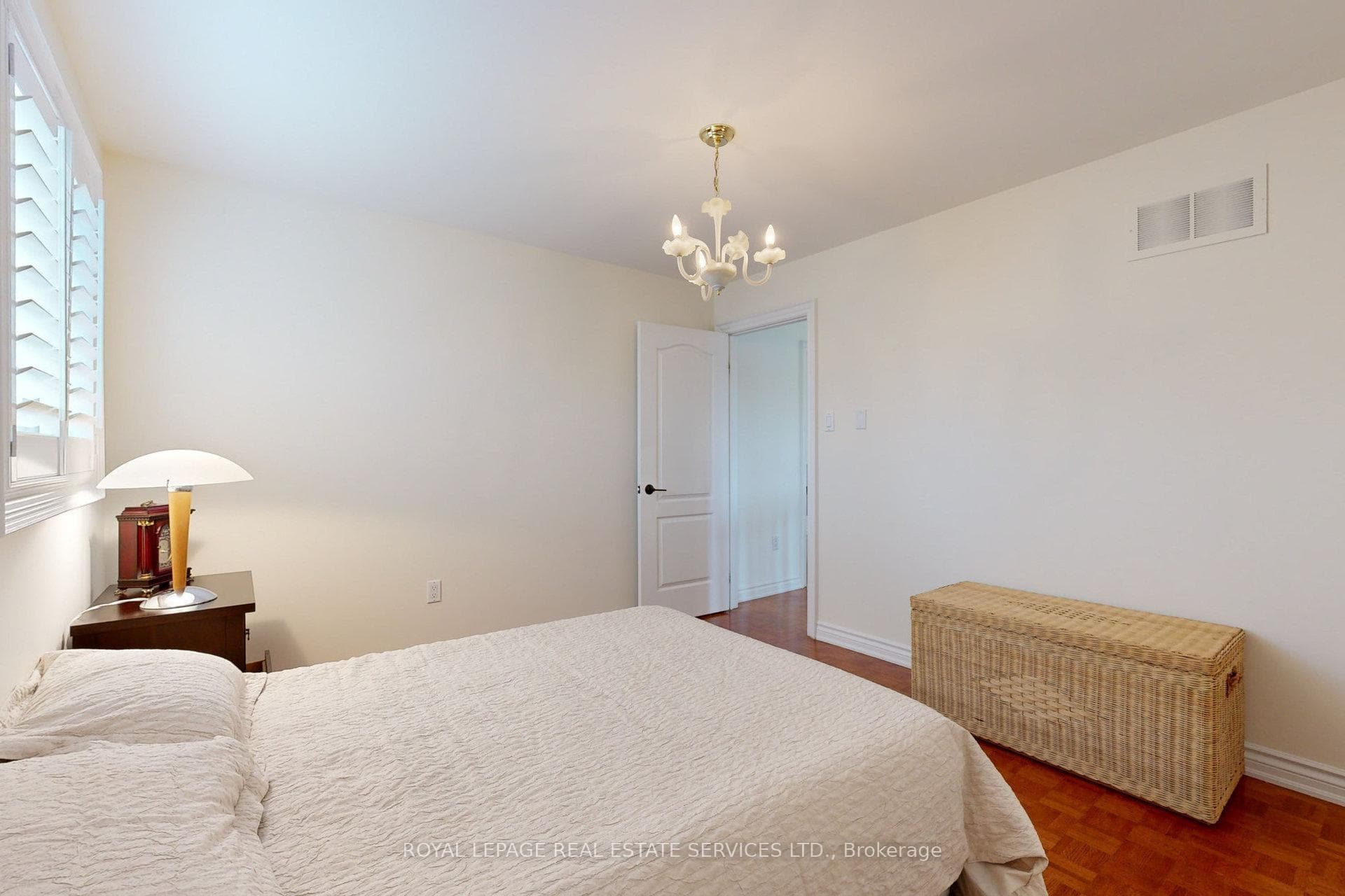 49 Iona Crescent photo 25