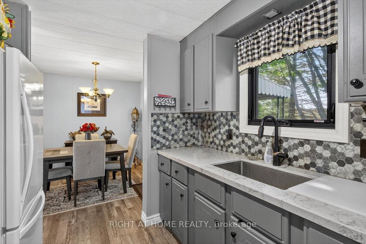 45 Linden Lane photo 8