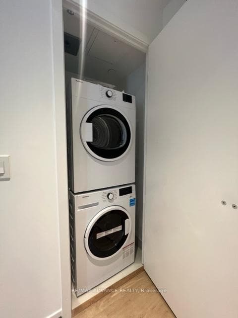 319 Jarvis Street Unit 2701 photo 10
