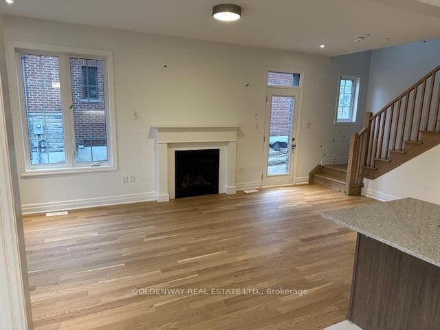 62 Greenridge Crescent photo 4