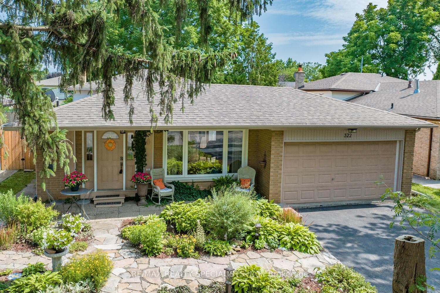 322 Louis Drive photo 3