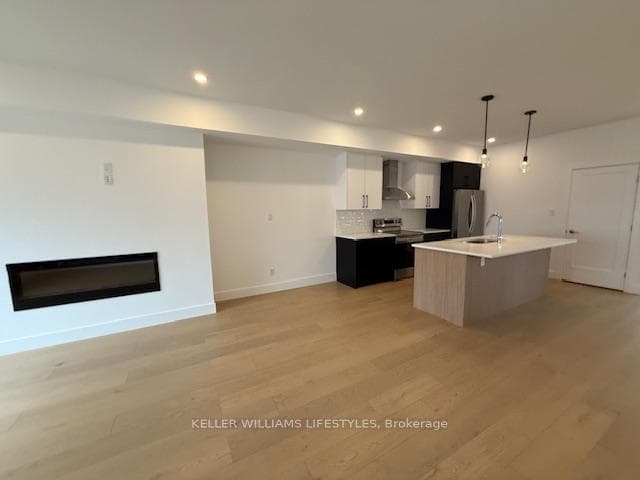 4254 Lismer Lane photo 4