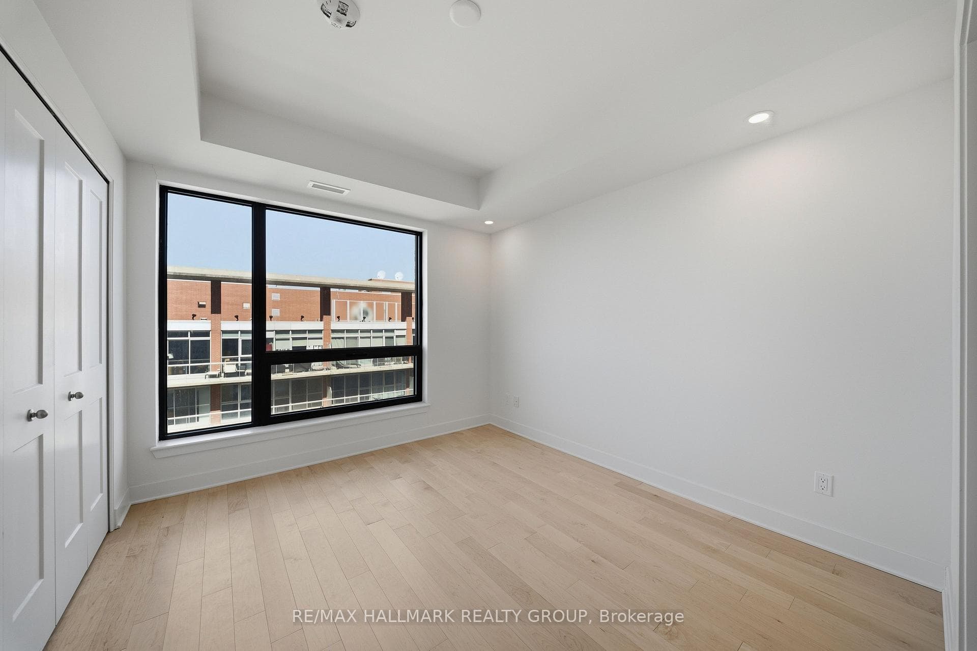 180 George Street Unit 2202 photo 8