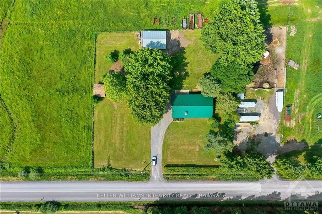 1589 GAGNON Road photo 3