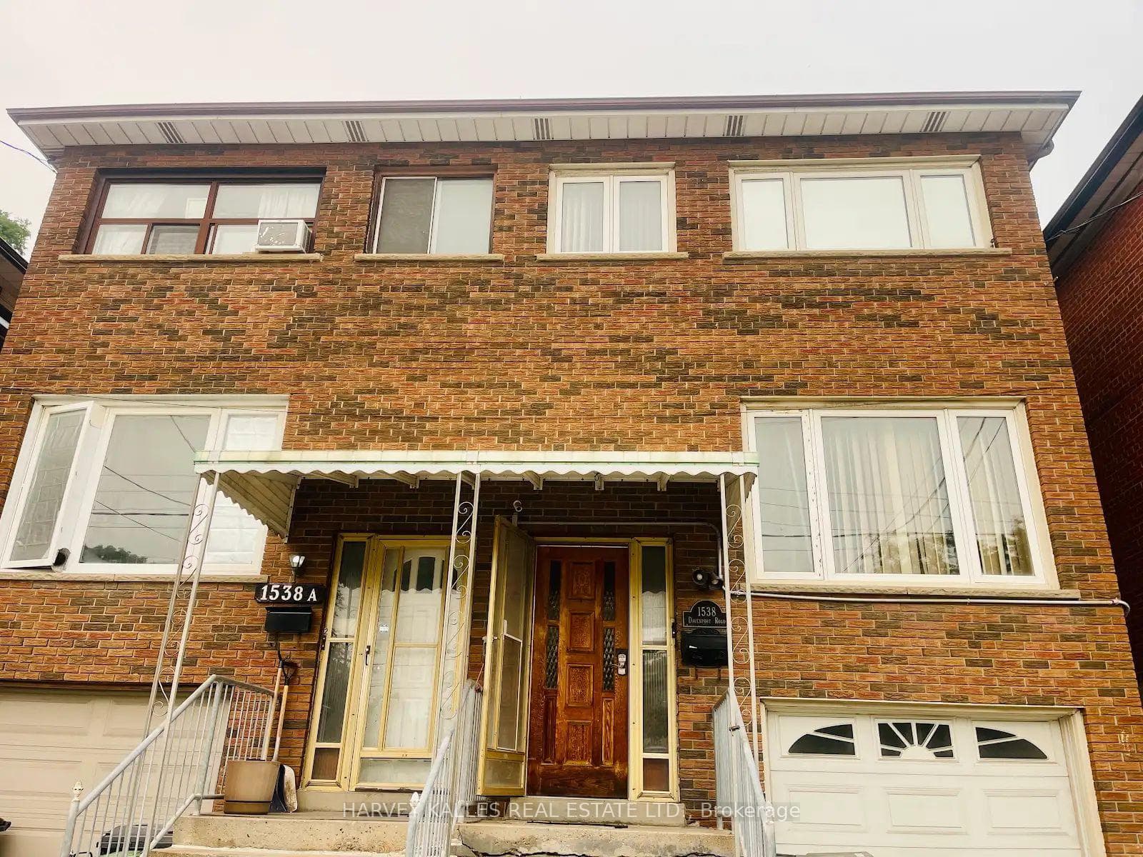 1538 Davenport Road Unit Lower photo 1