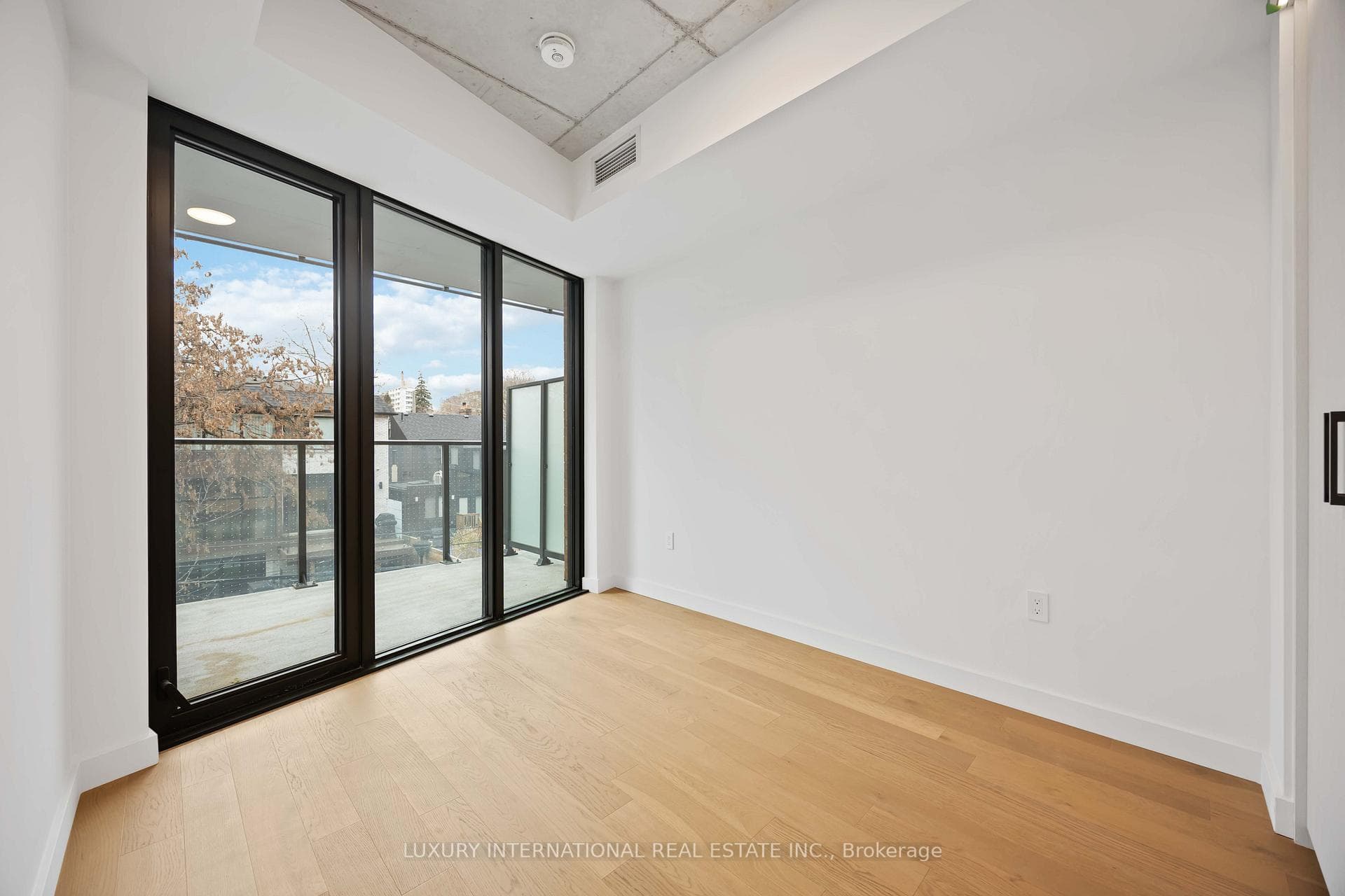 1720 Bayview Avenue Unit 320 photo 19