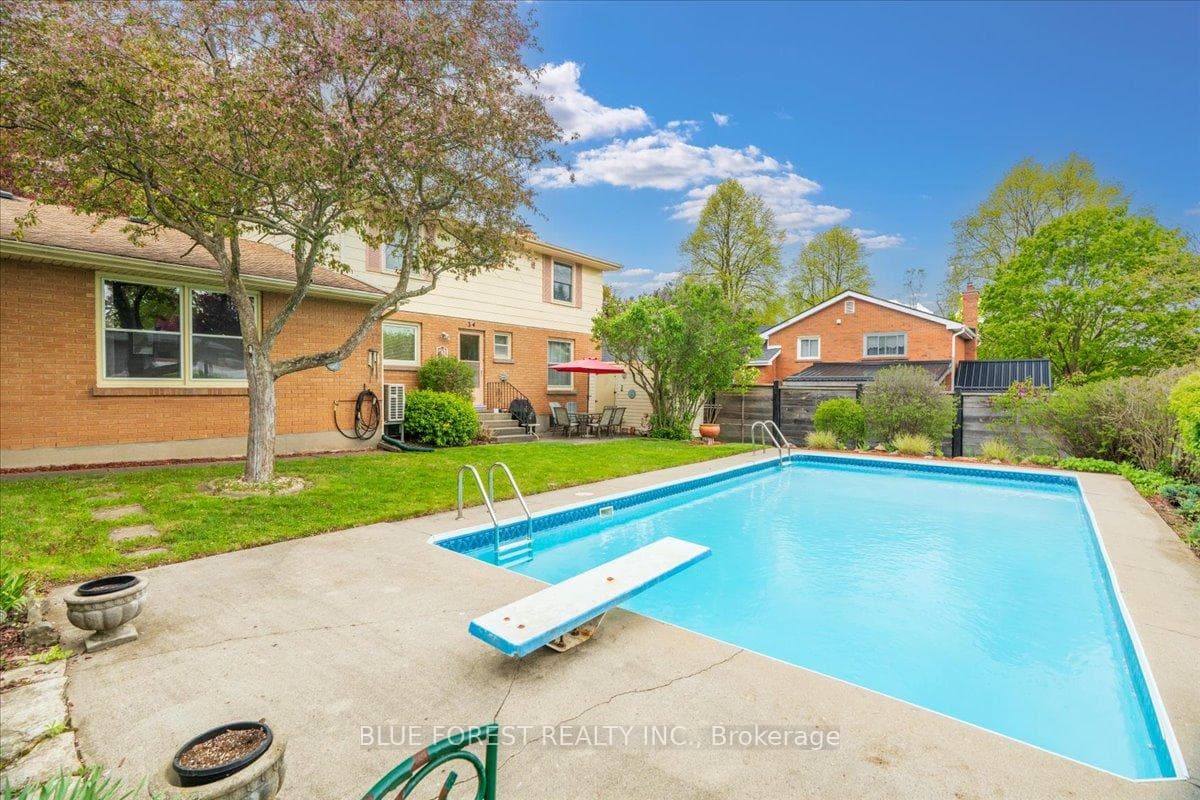 34 Compton Crescent photo 45