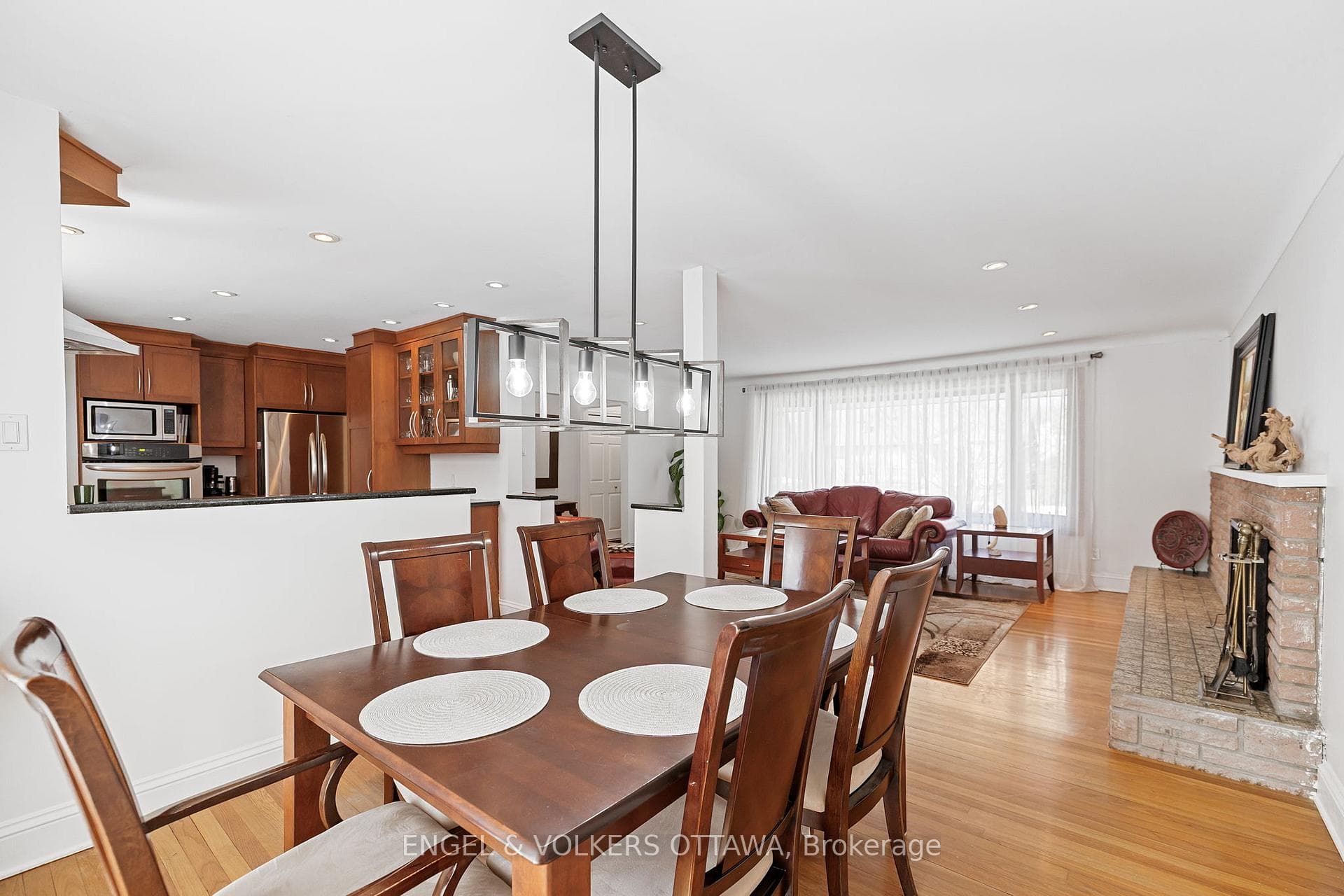 2055 Thorne Avenue photo 10