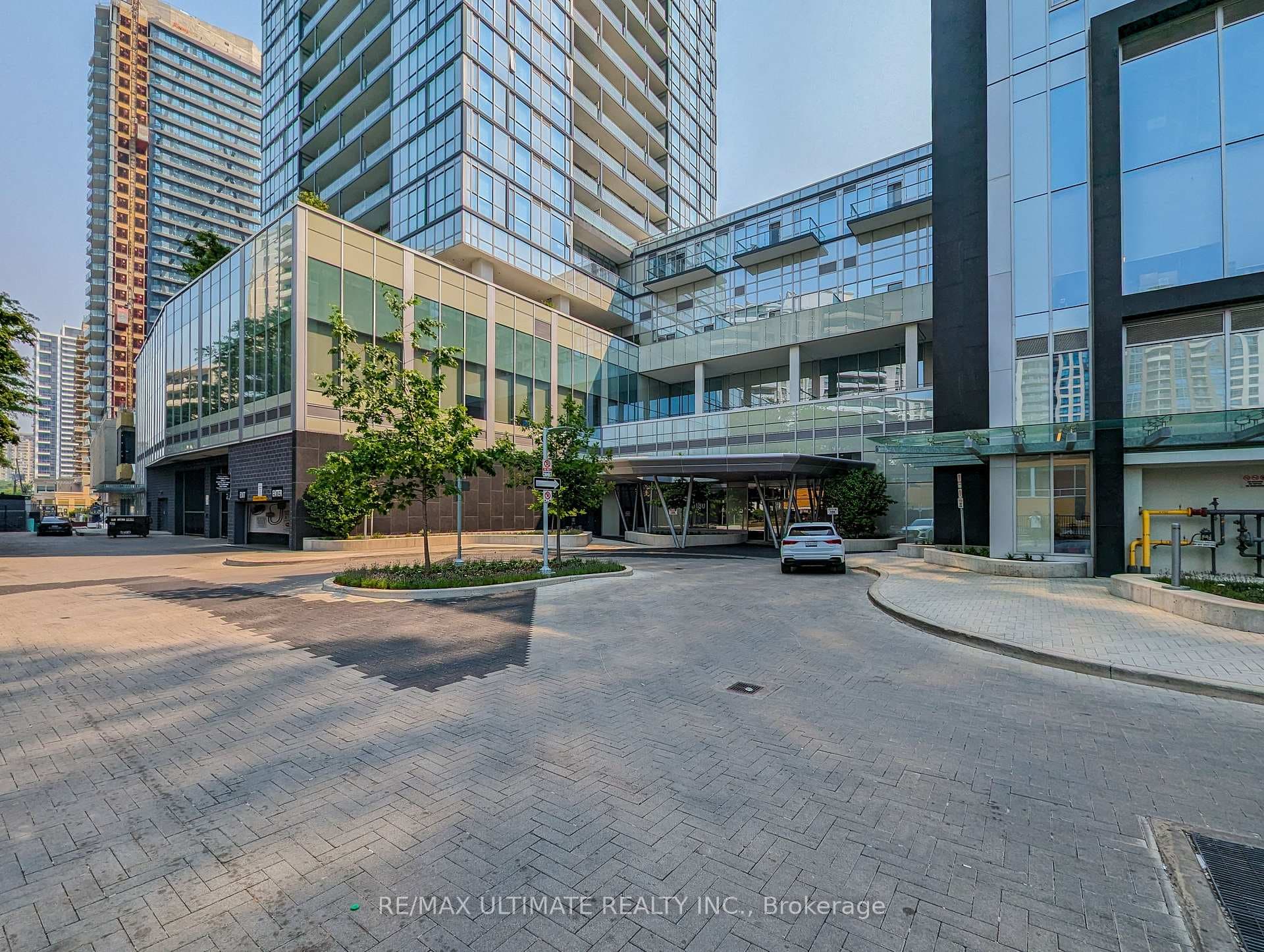 5180 Yonge Street Unit 1412 photo 2