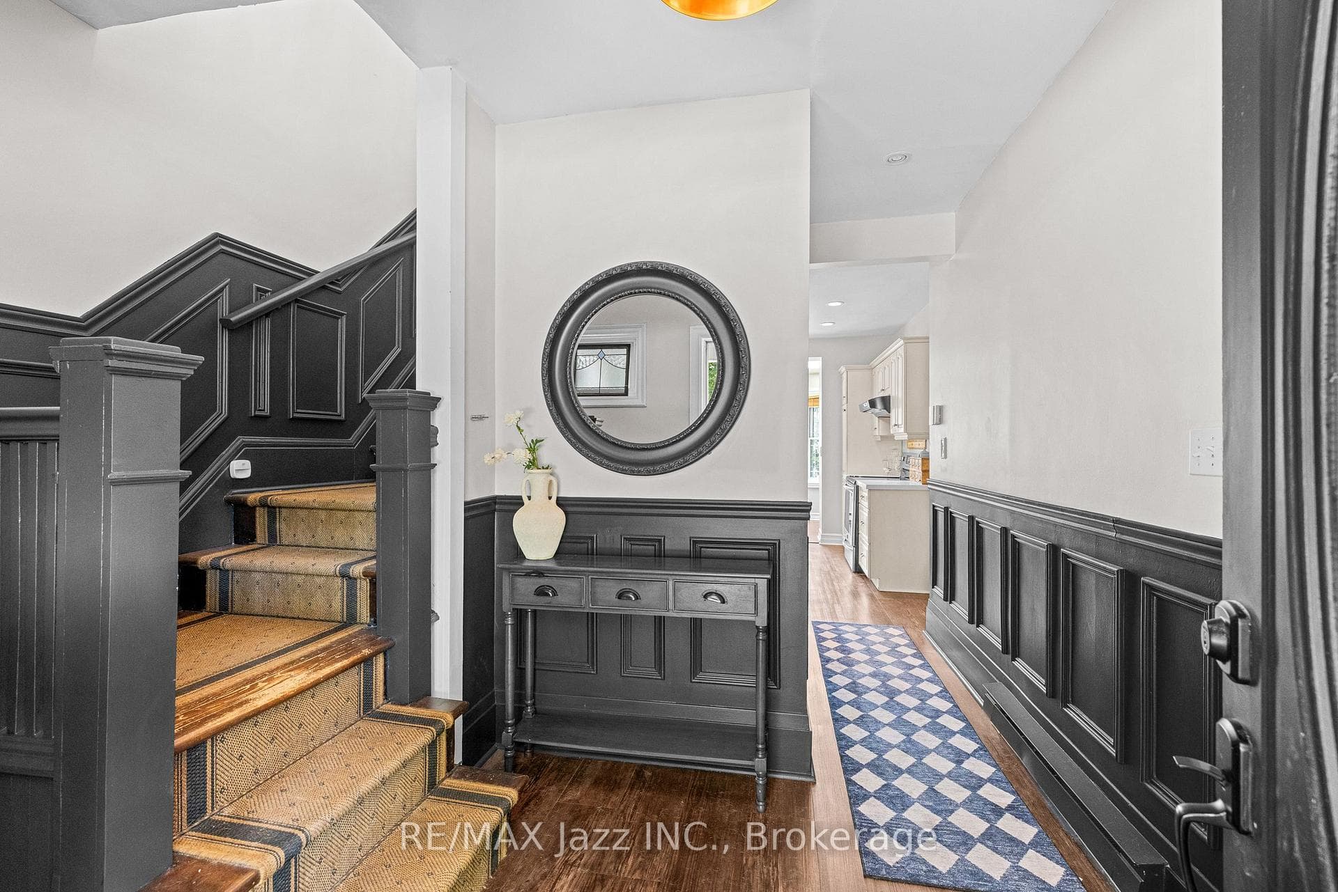 477 Masson Street photo 9