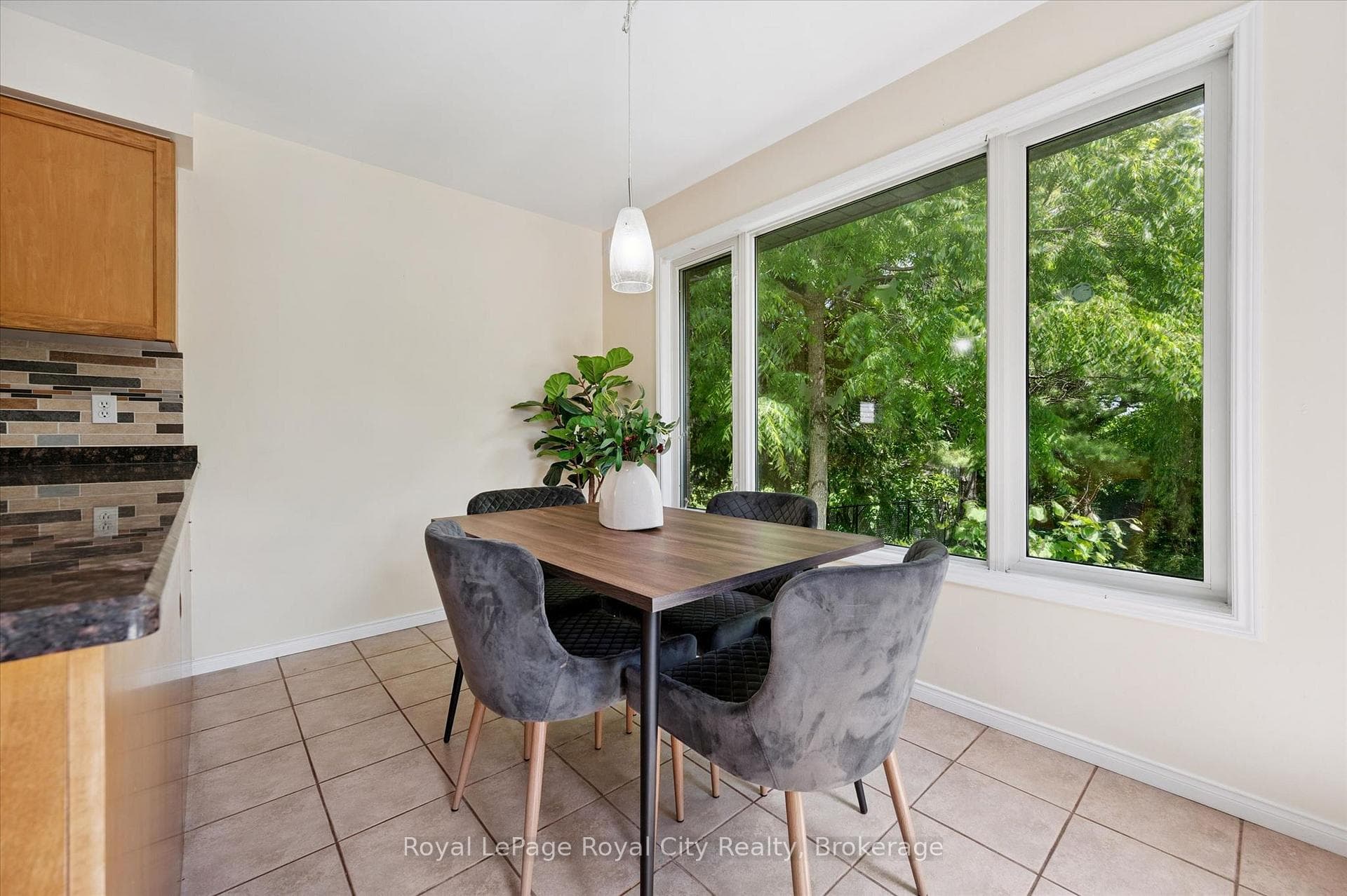 73 Waxwing Crescent photo 15