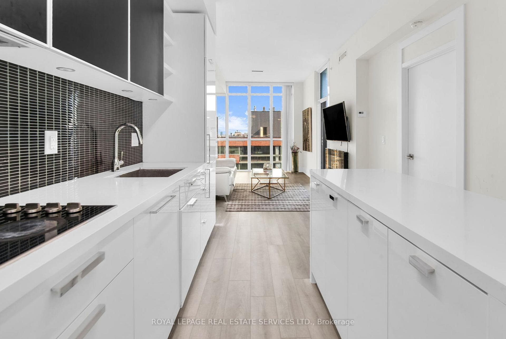 32 Davenport Road Unit 1405 photo 6