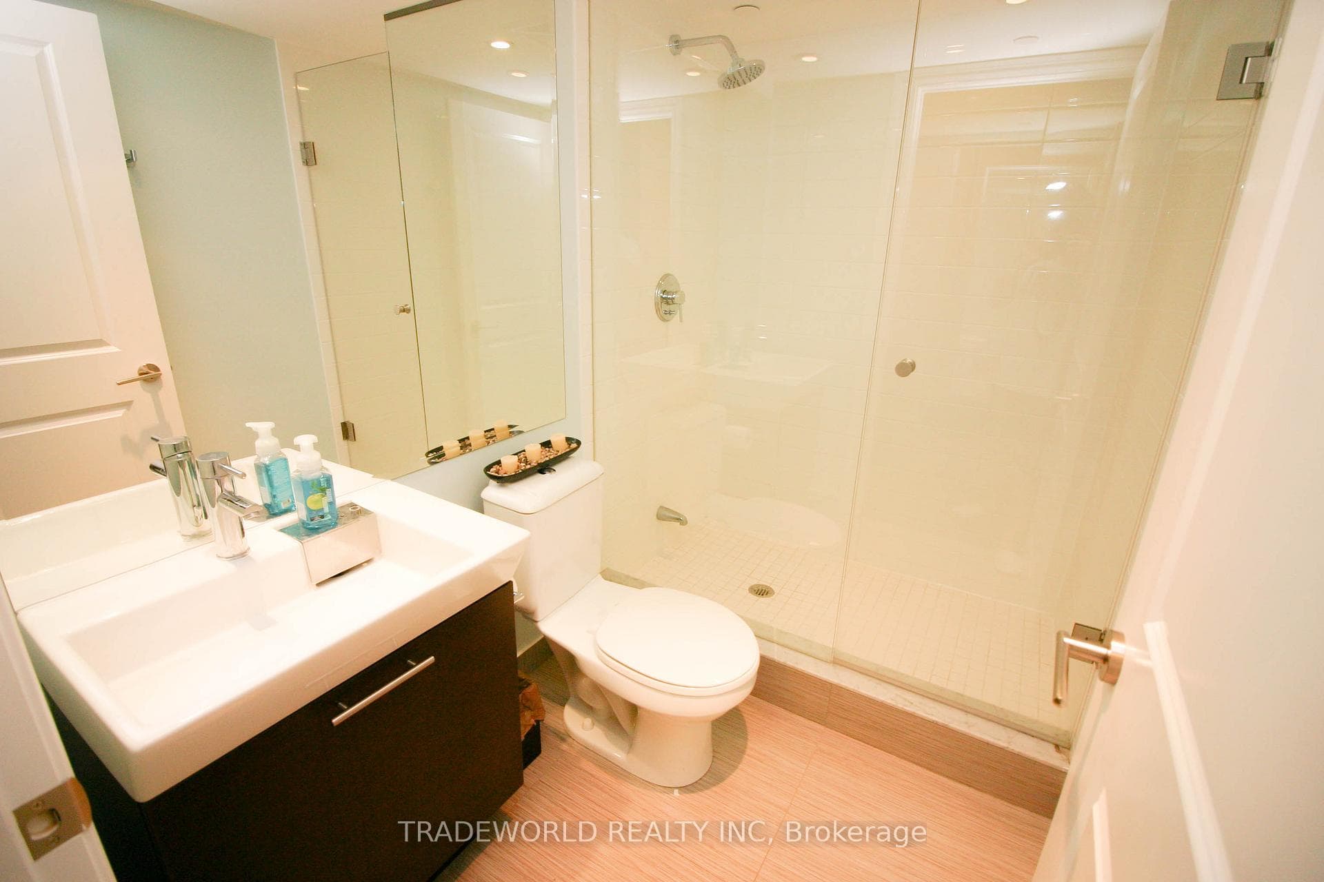 386 Yonge Street Unit 4216 photo 10