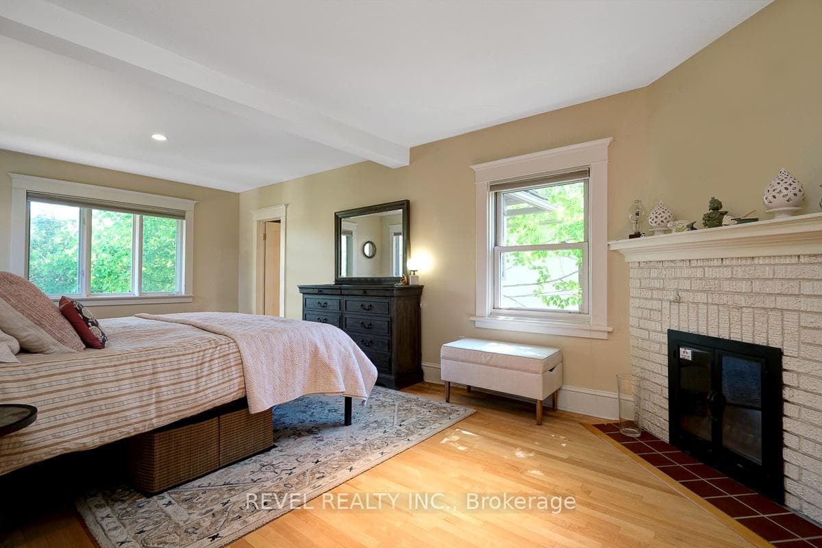 320 CLEMOW Avenue photo 21