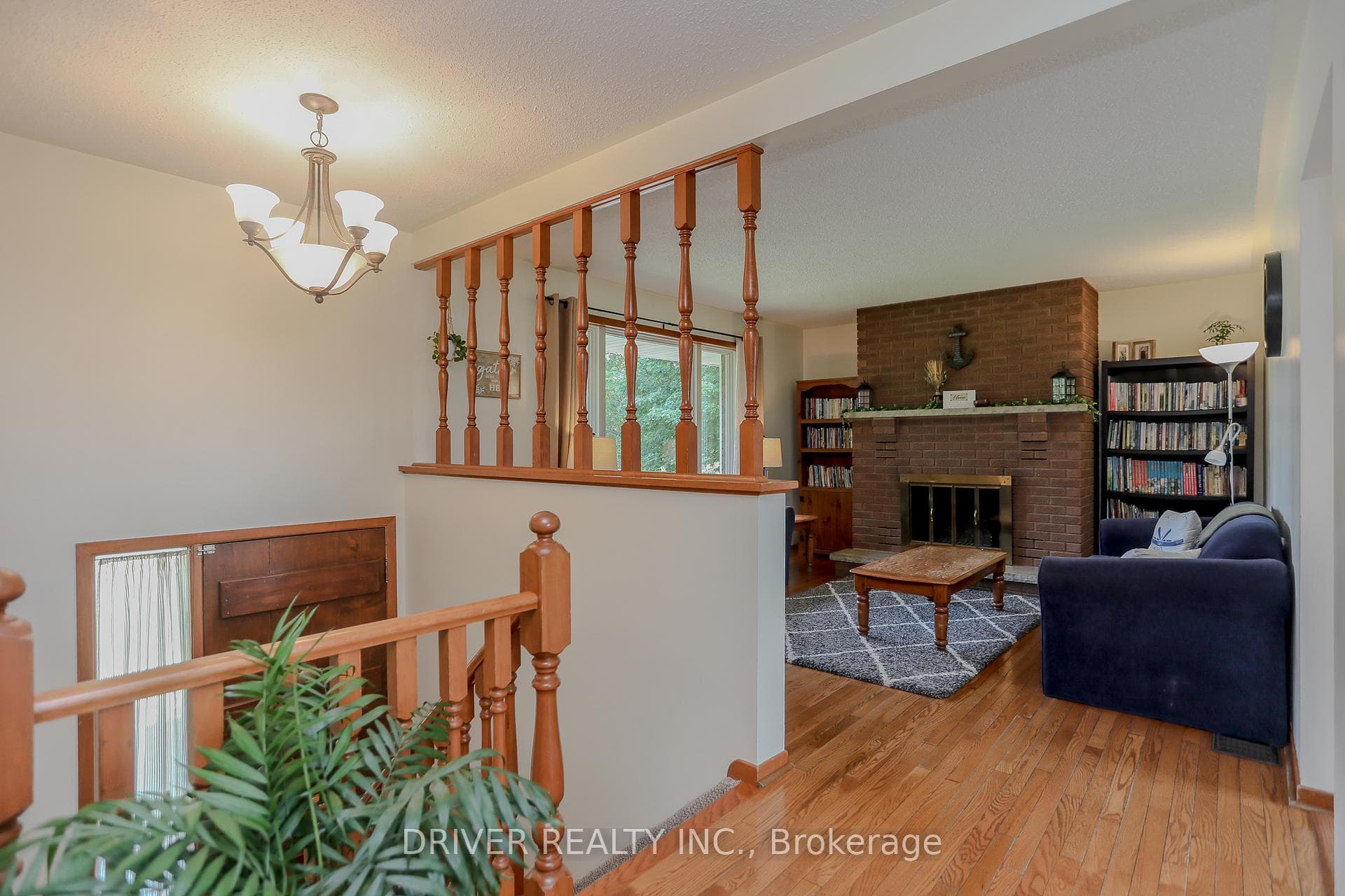 176 LAKESHORE Road photo 7
