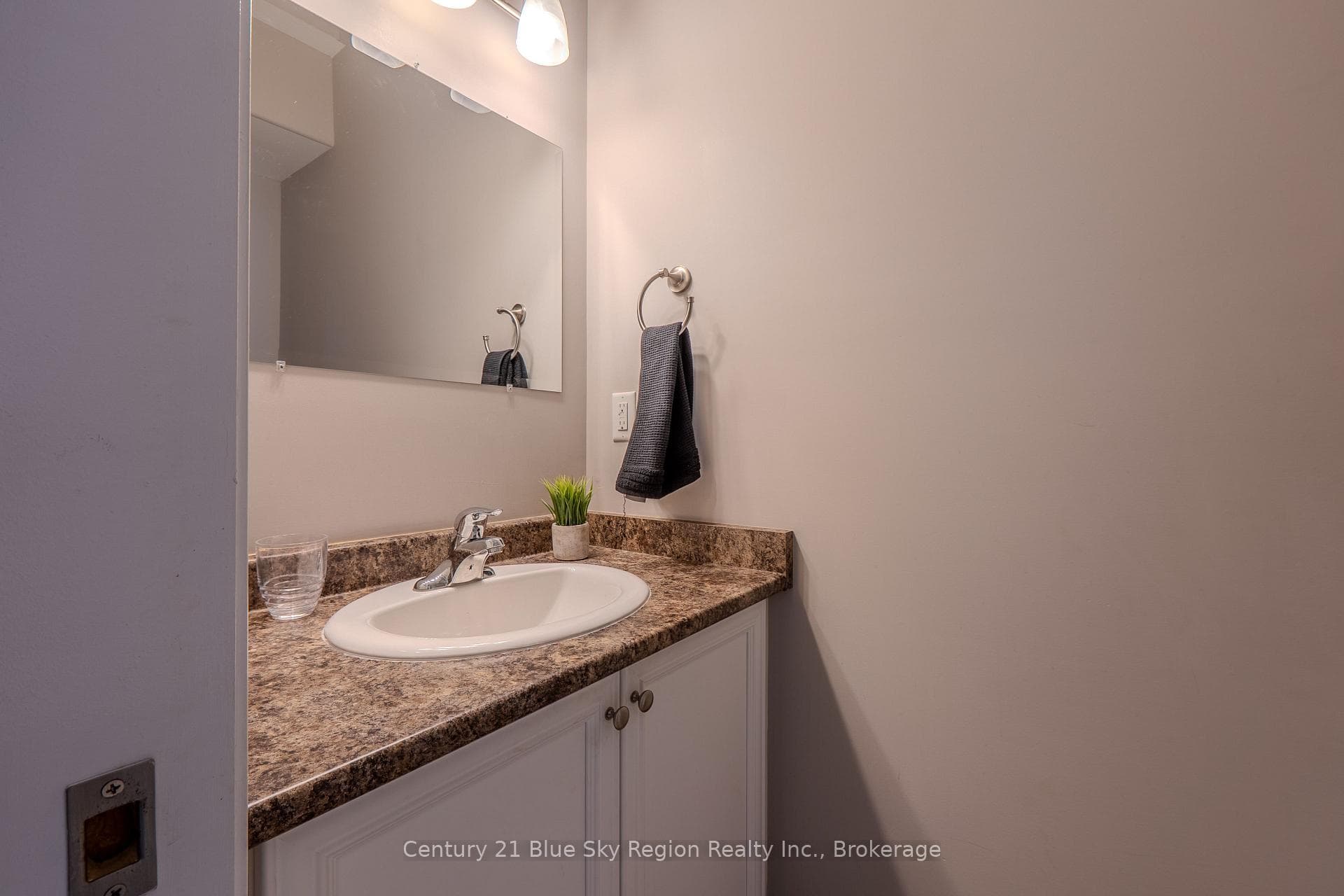 493 Norman Avenue photo 44