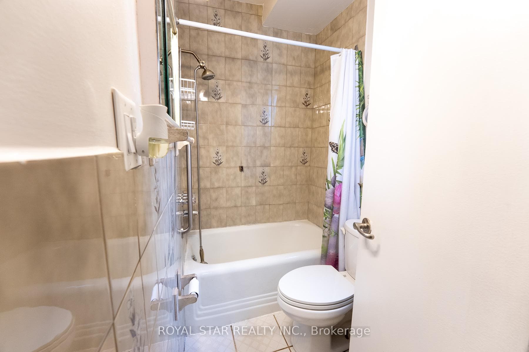 82 Westlake Avenue photo 15