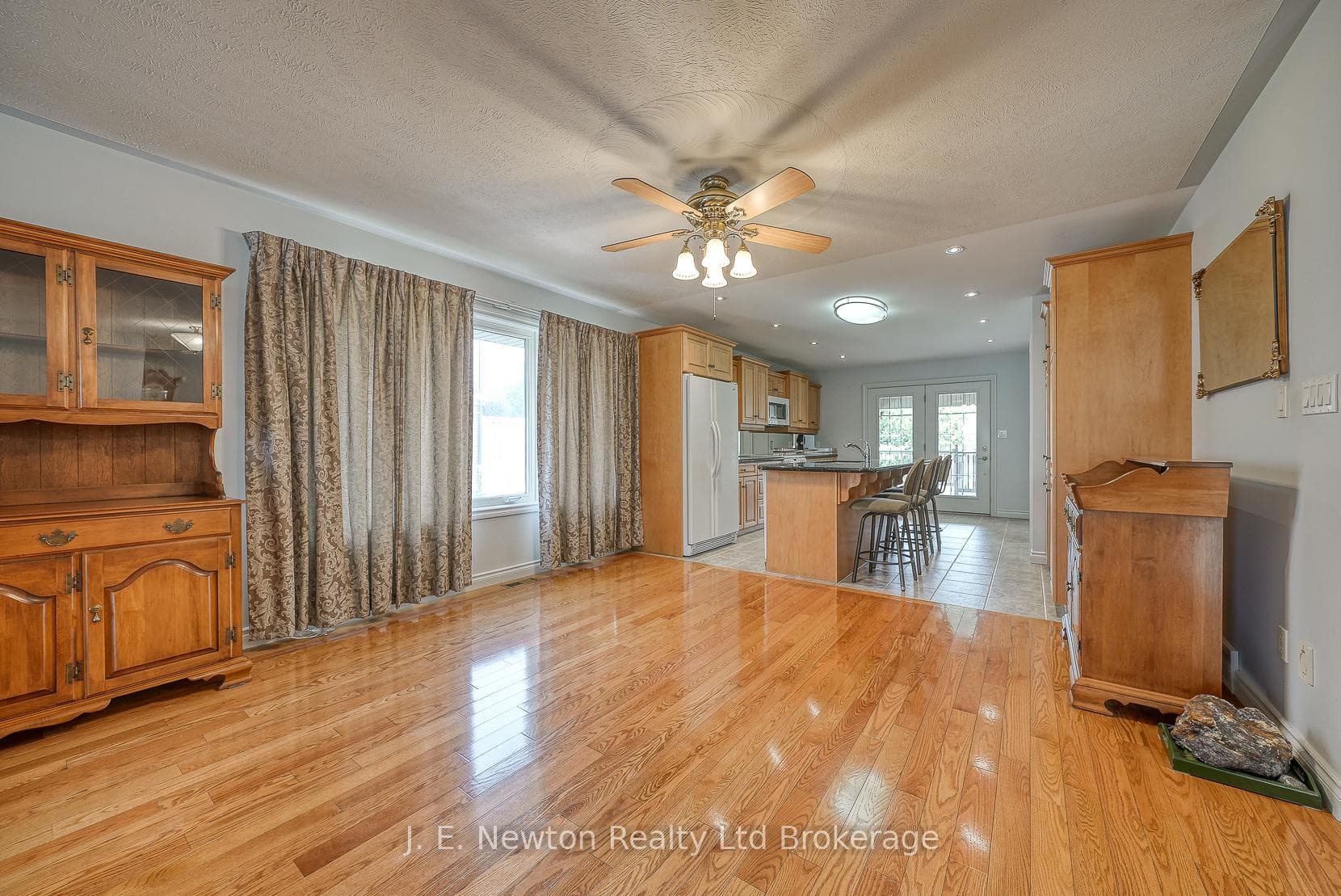 356 Broadway Street photo 14