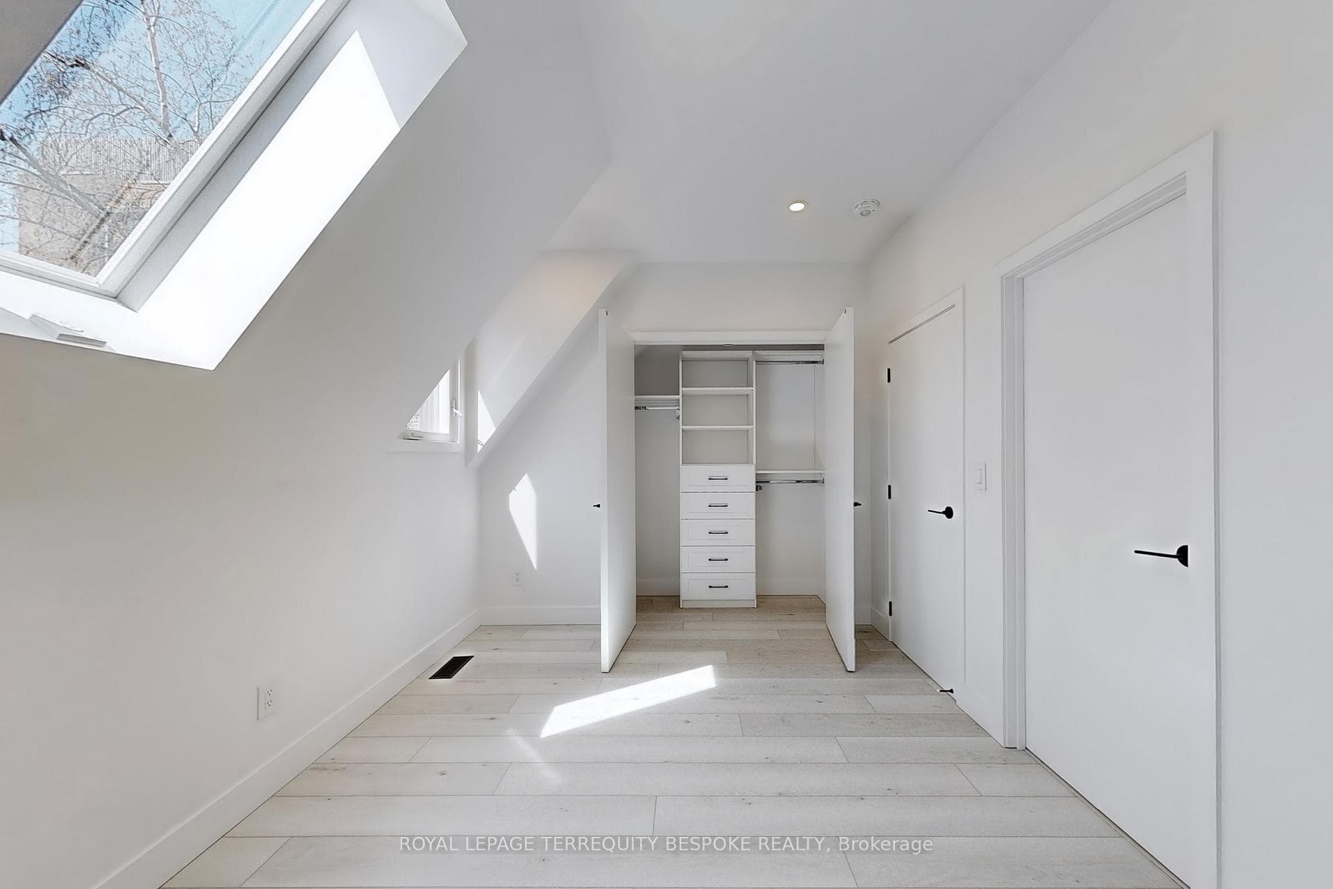 363 Euclid Avenue Unit Laneway photo 30