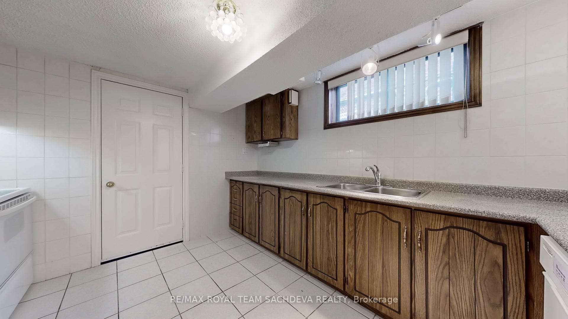 59 Conlins Road Unit Lower L photo 11