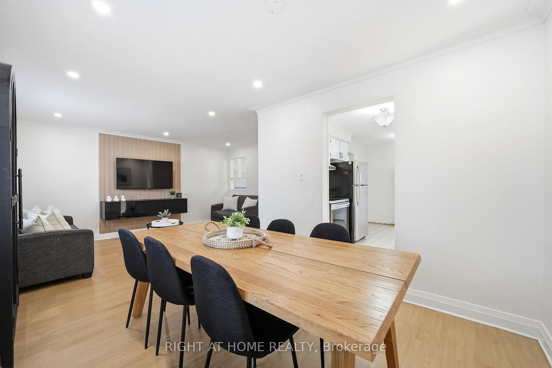 322 Melores Drive photo 11