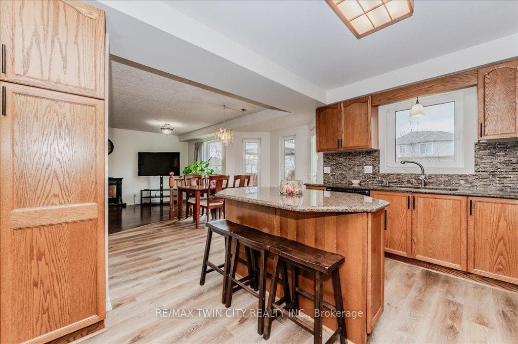 583 THORNDALE Drive photo 10